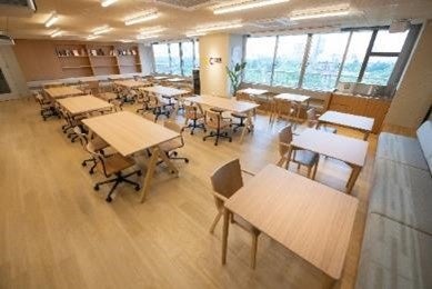 ＜CRIK信濃町　コミュニティスペース＞