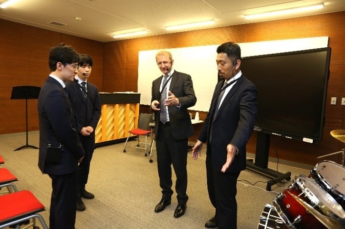 音楽室見学の様子