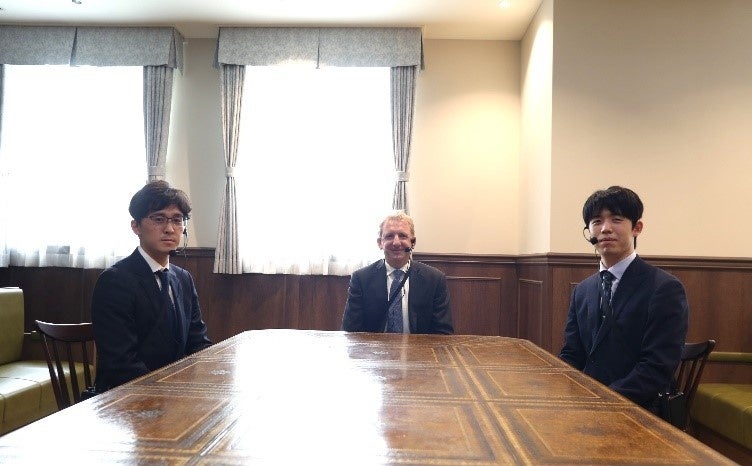 ディベートルームでの歓談