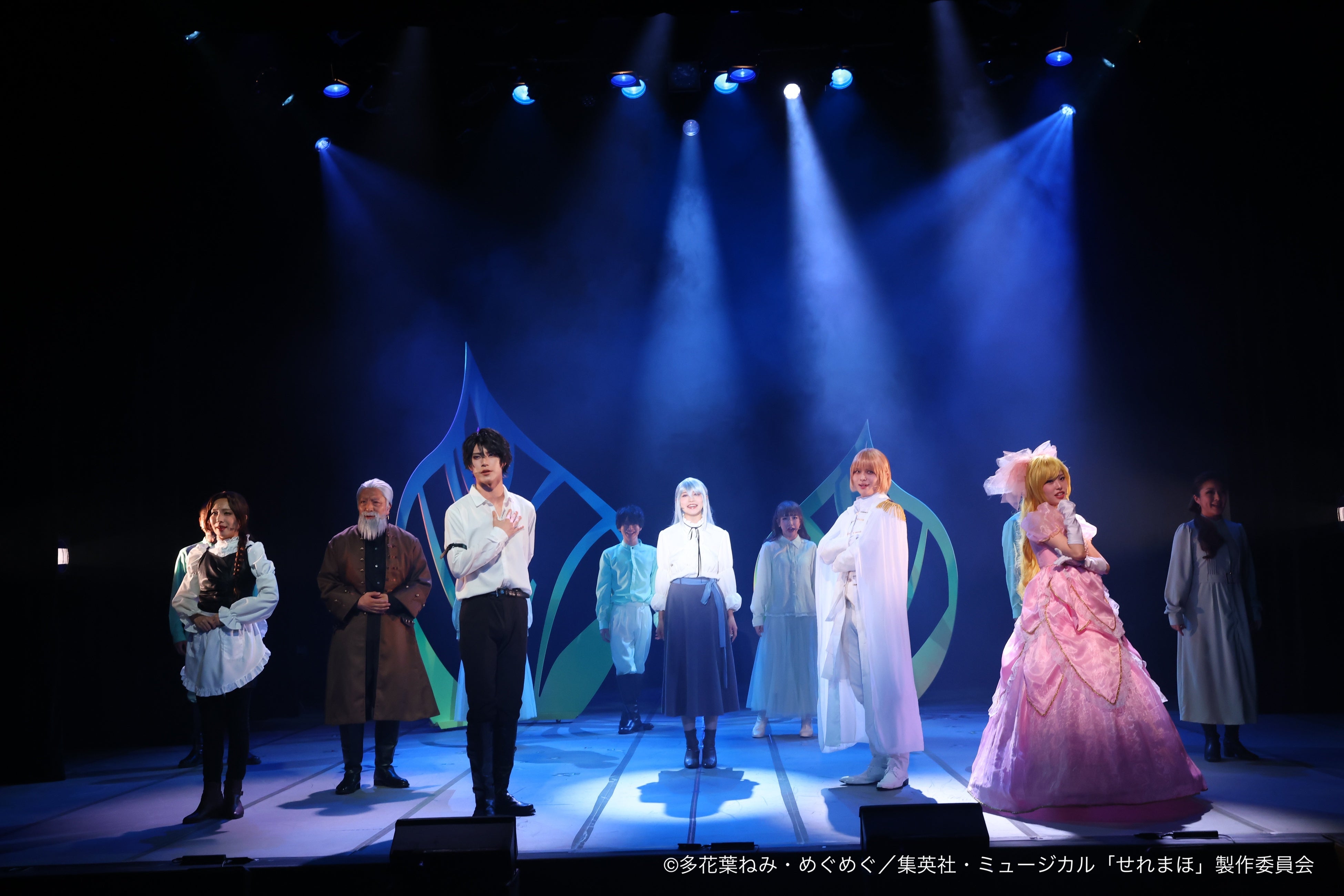 心躍る曲とともに展開される波乱に満ちたシンデレラストーリー！ミュージカル『精霊魔法が使えない無能だと婚約破棄されたので、義妹の奴隷になるより追放を選びました』が東京・六行会ホールにて開幕
