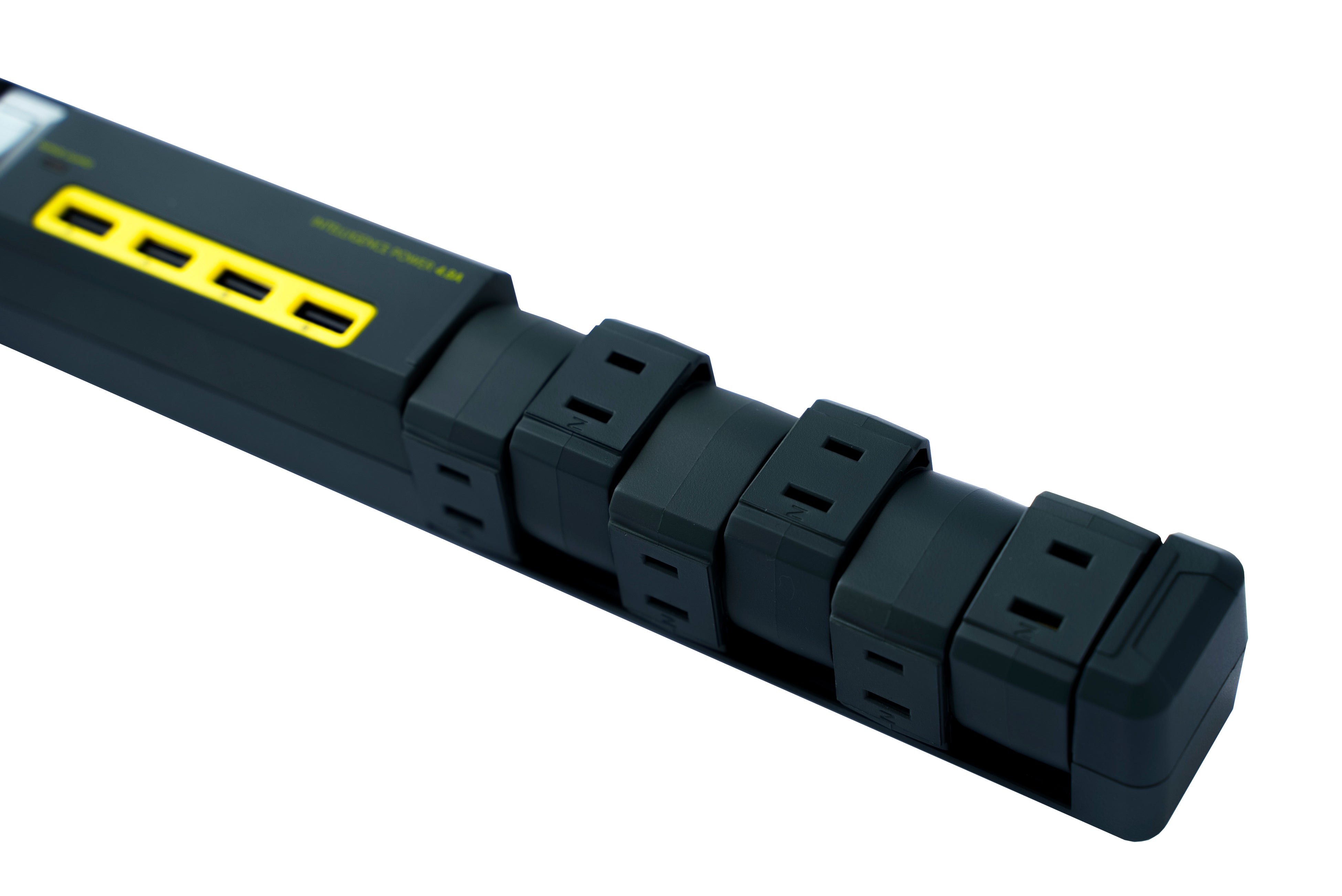 180°回転するAC差込口で大きなアダプタも隣を潰さす挿し込めます