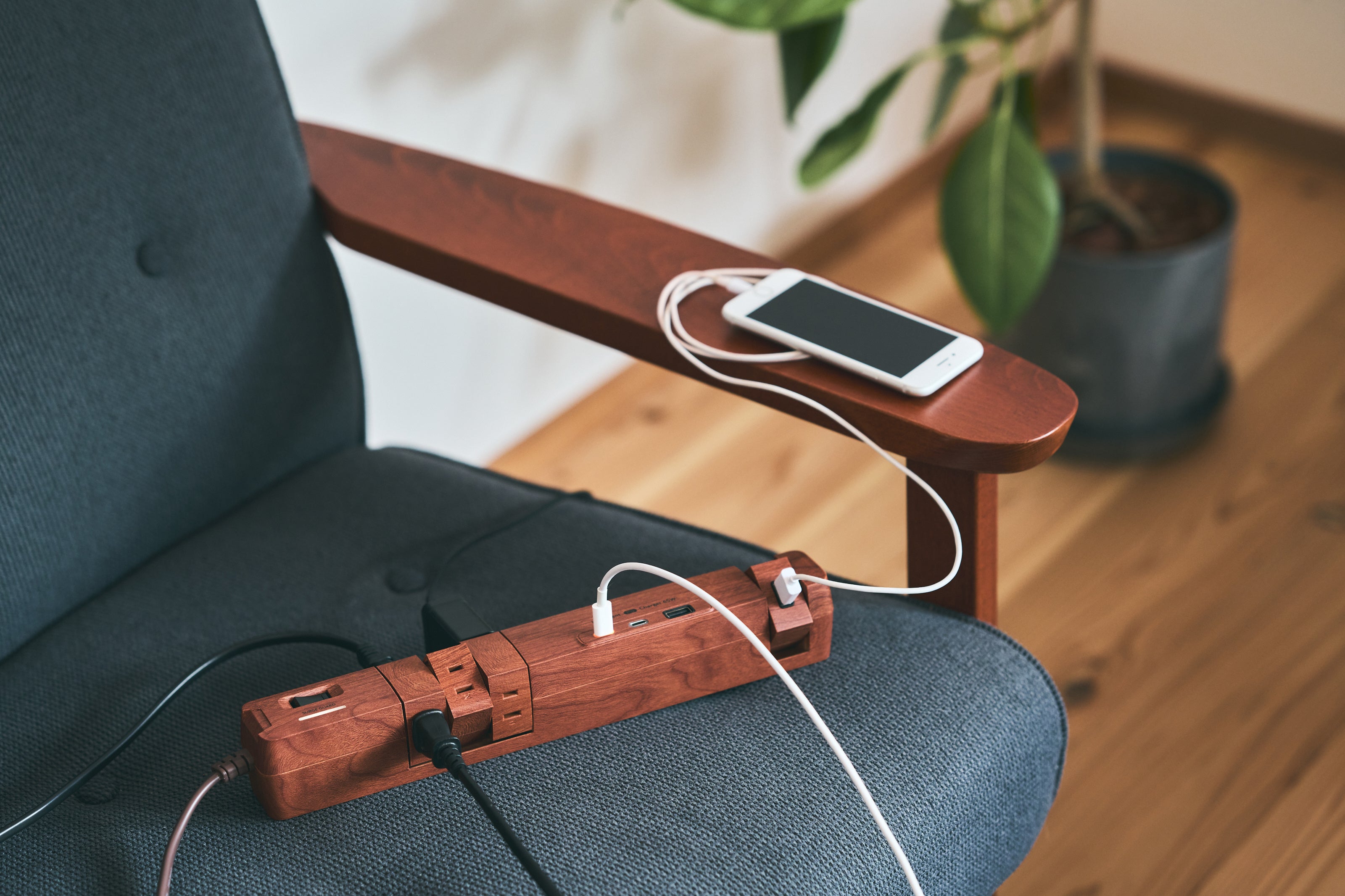 インテリアと色味を合わせることでより自然なお部屋作りが可能に