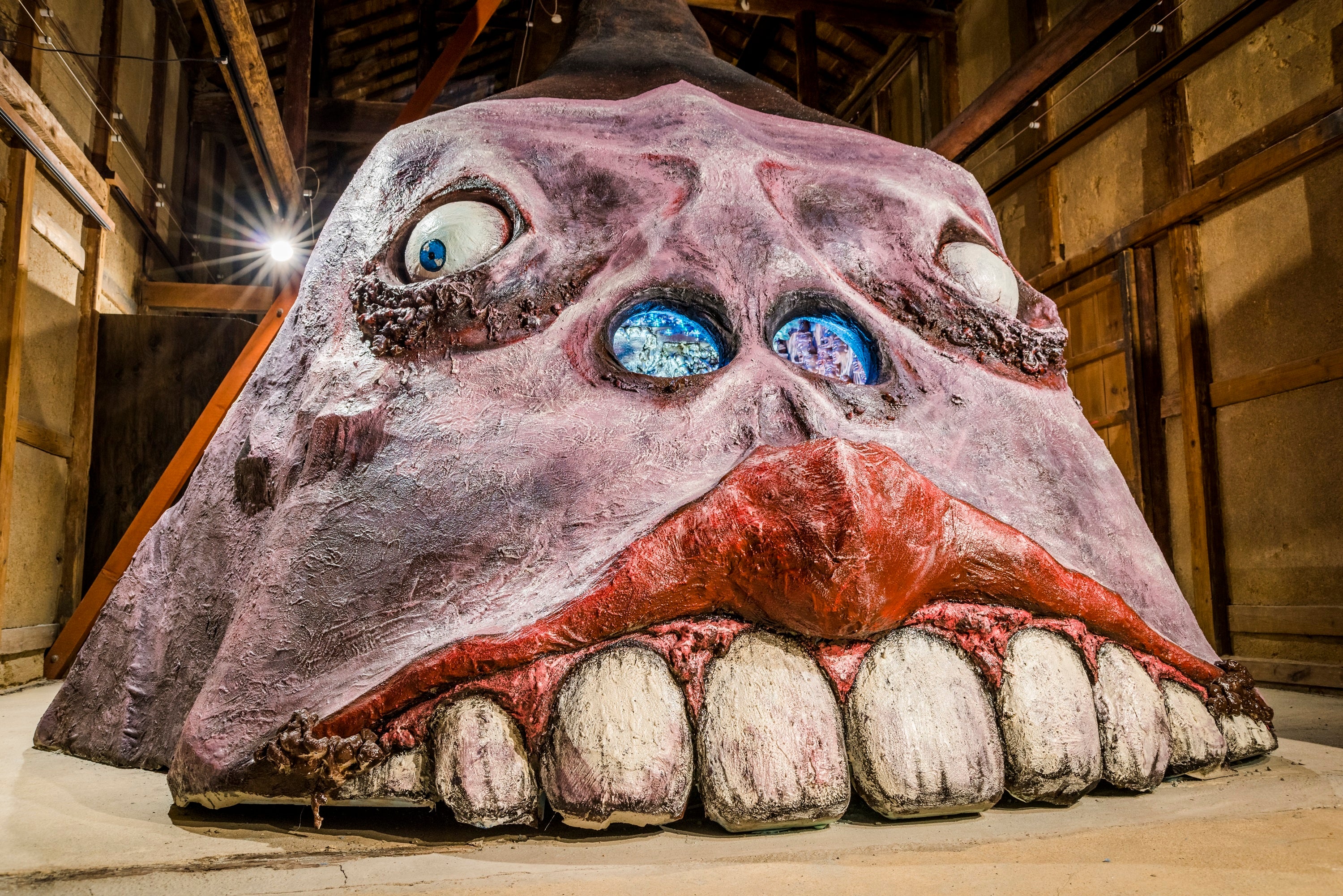 全長4mのドデカ妖怪（妖怪美術館02号館）