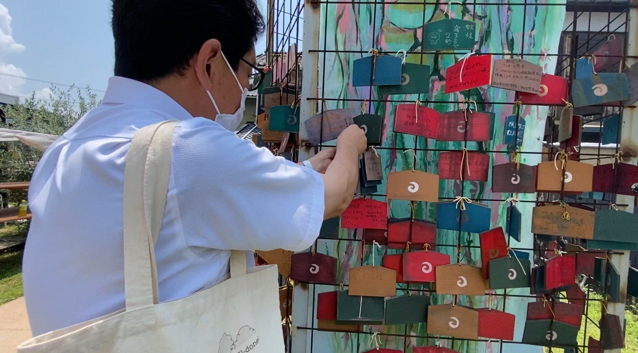 行方不明になったドローンの悲劇をなかったことにしたいと絵馬に書いて奉納