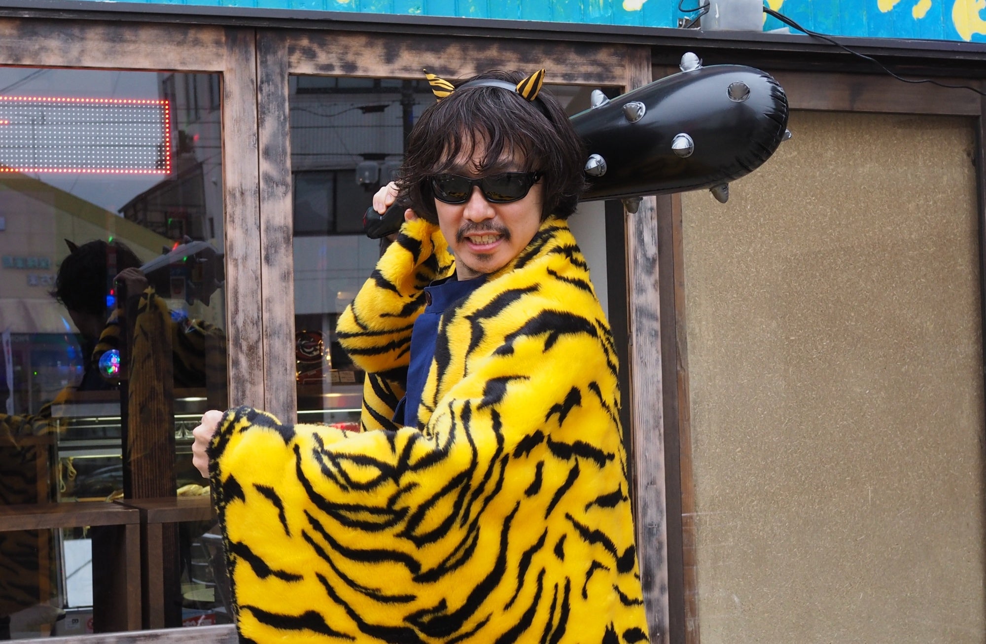 ノリノリのラップとキレキレのダンスを披露します