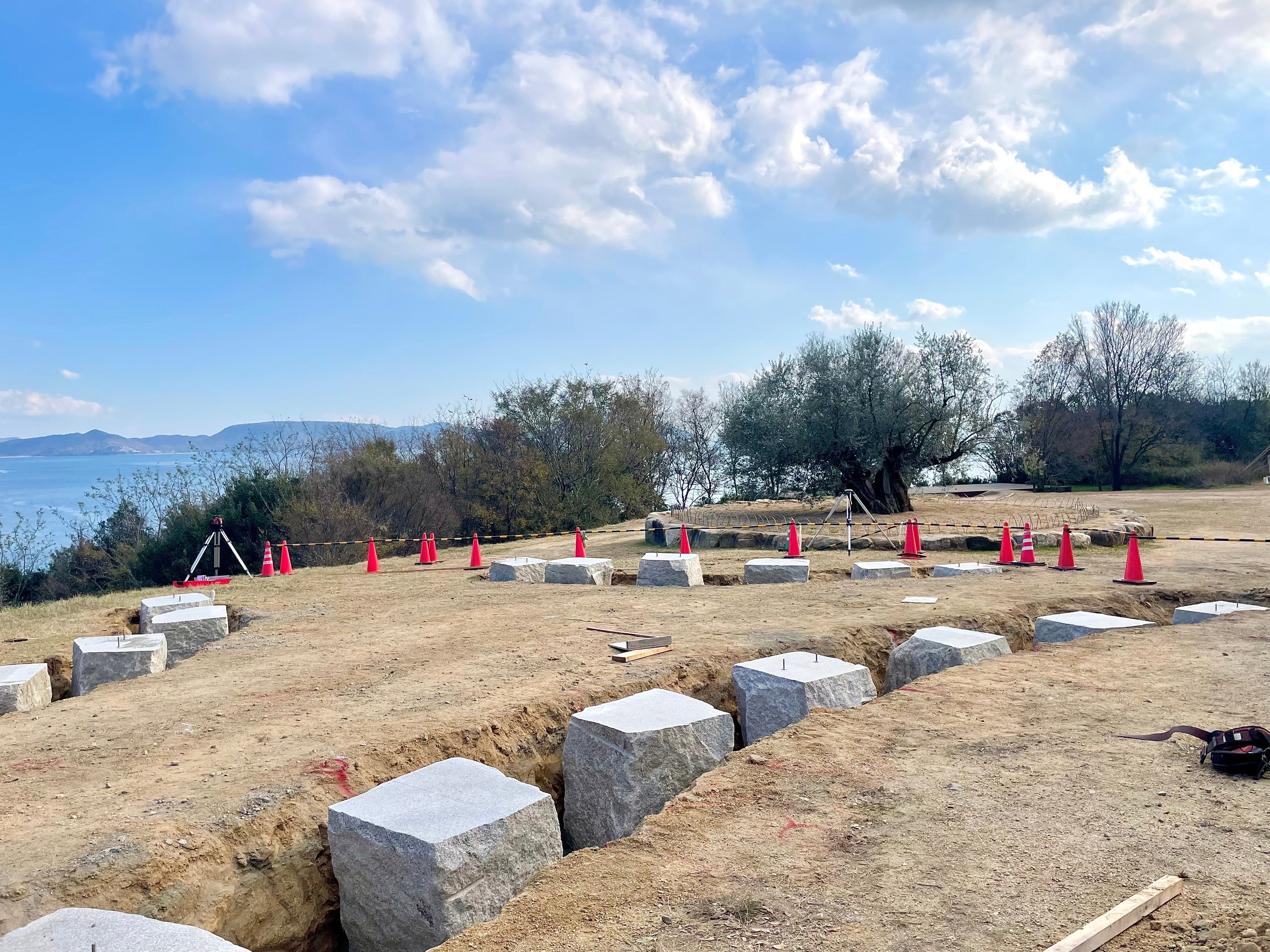 基礎には小豆島・灘山の花崗岩使用