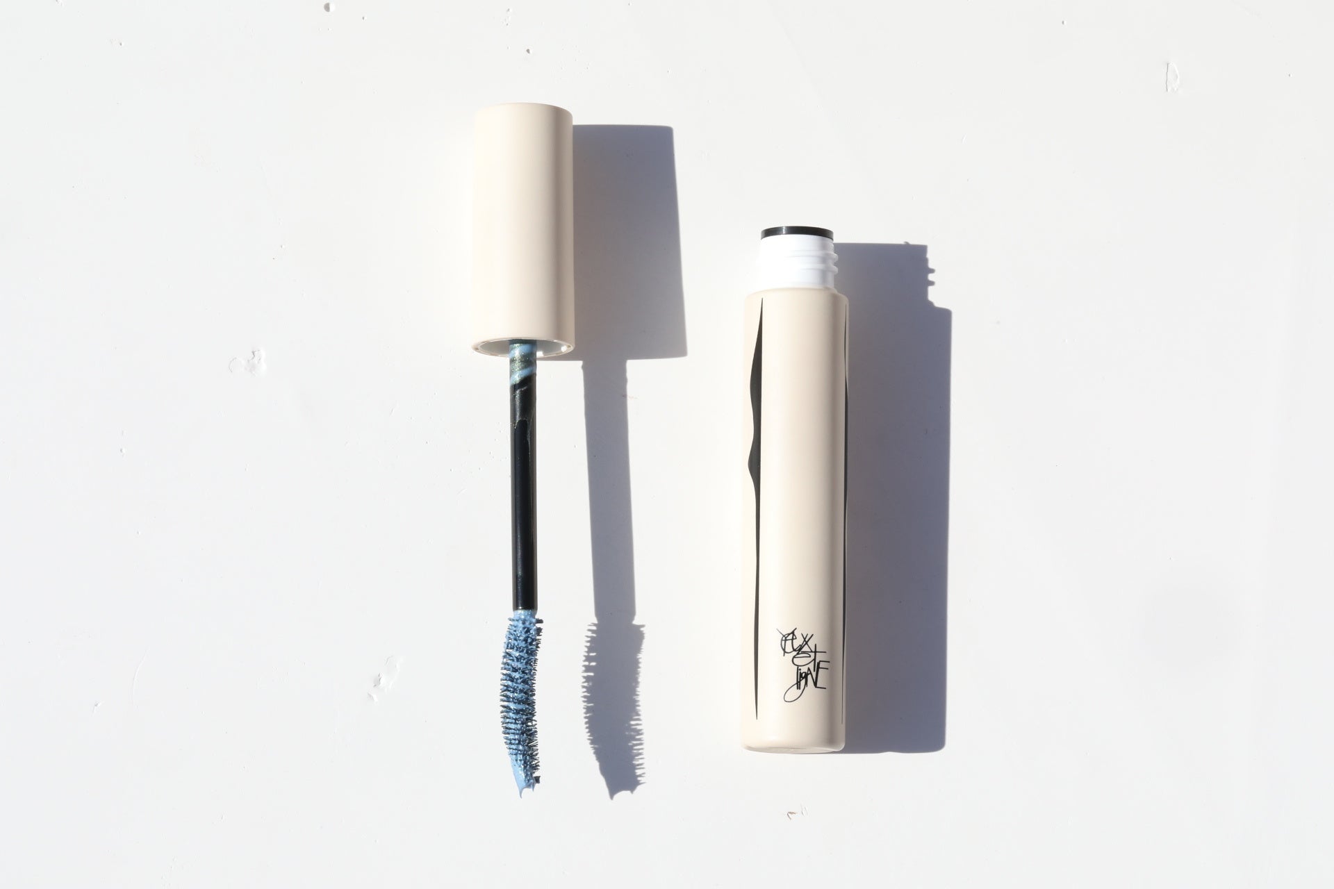 ユエリーニュ フィルム マスカラ ダスク