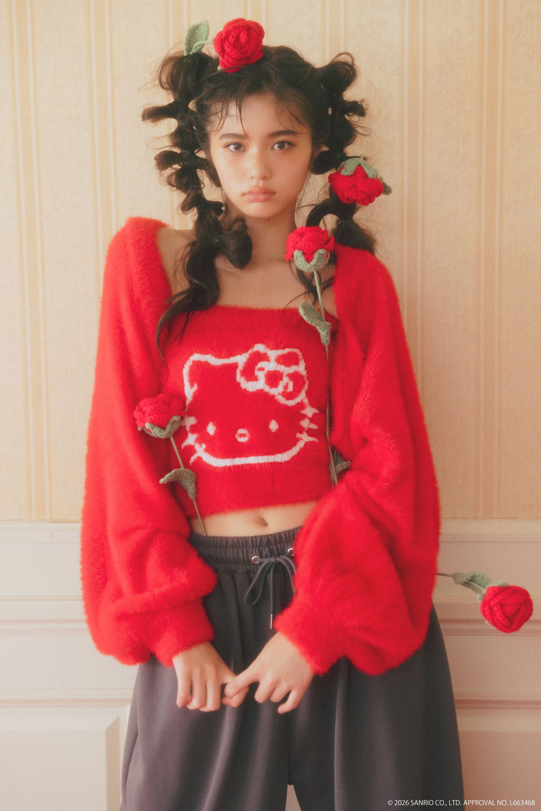 原田都愛が着こなす「CALNAMUR × HELLO KITTY」コラボ