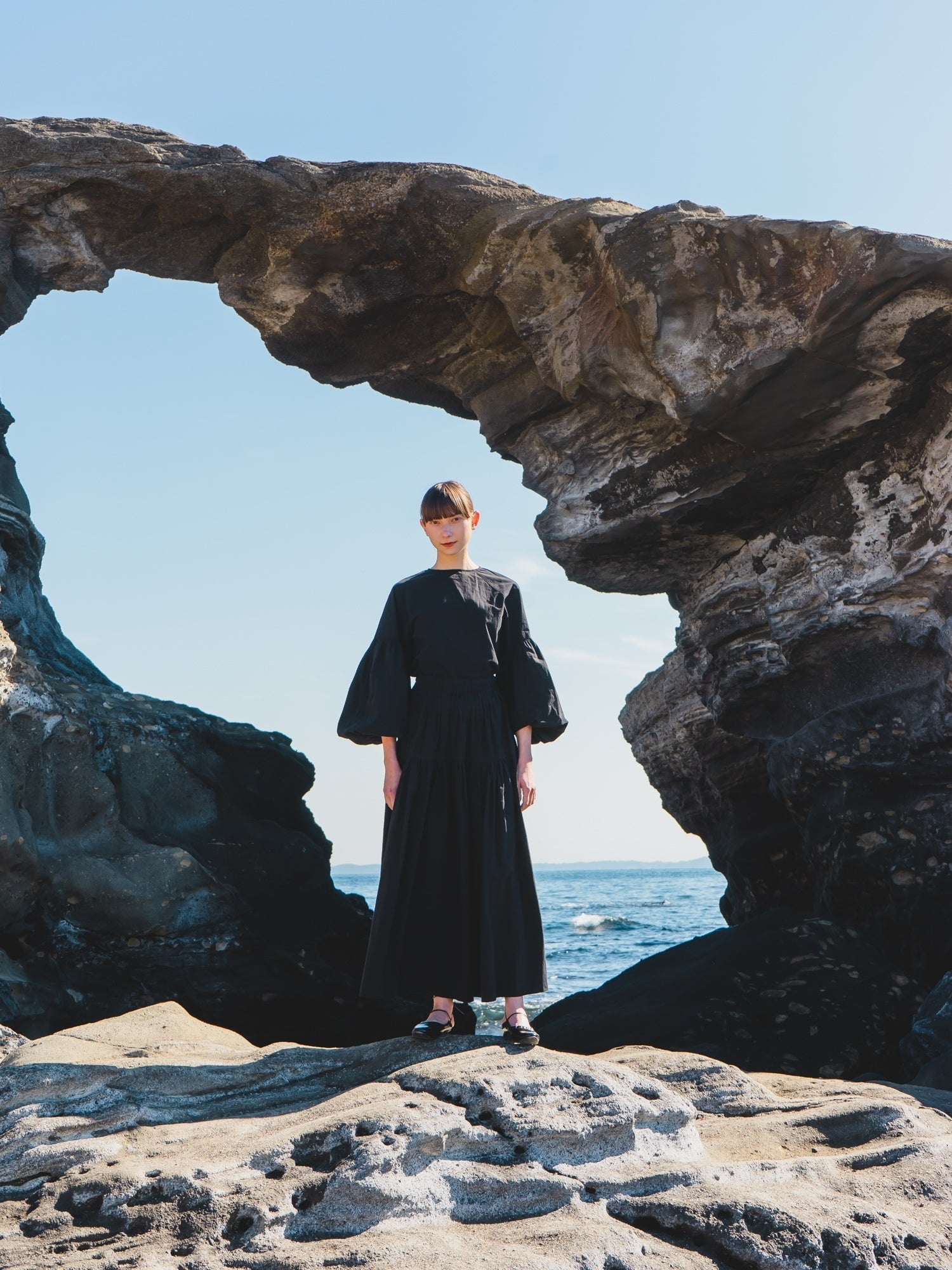 Bud Sleeve Tops ¥15,400 Pin-tuck Volume Skirt ¥18,700