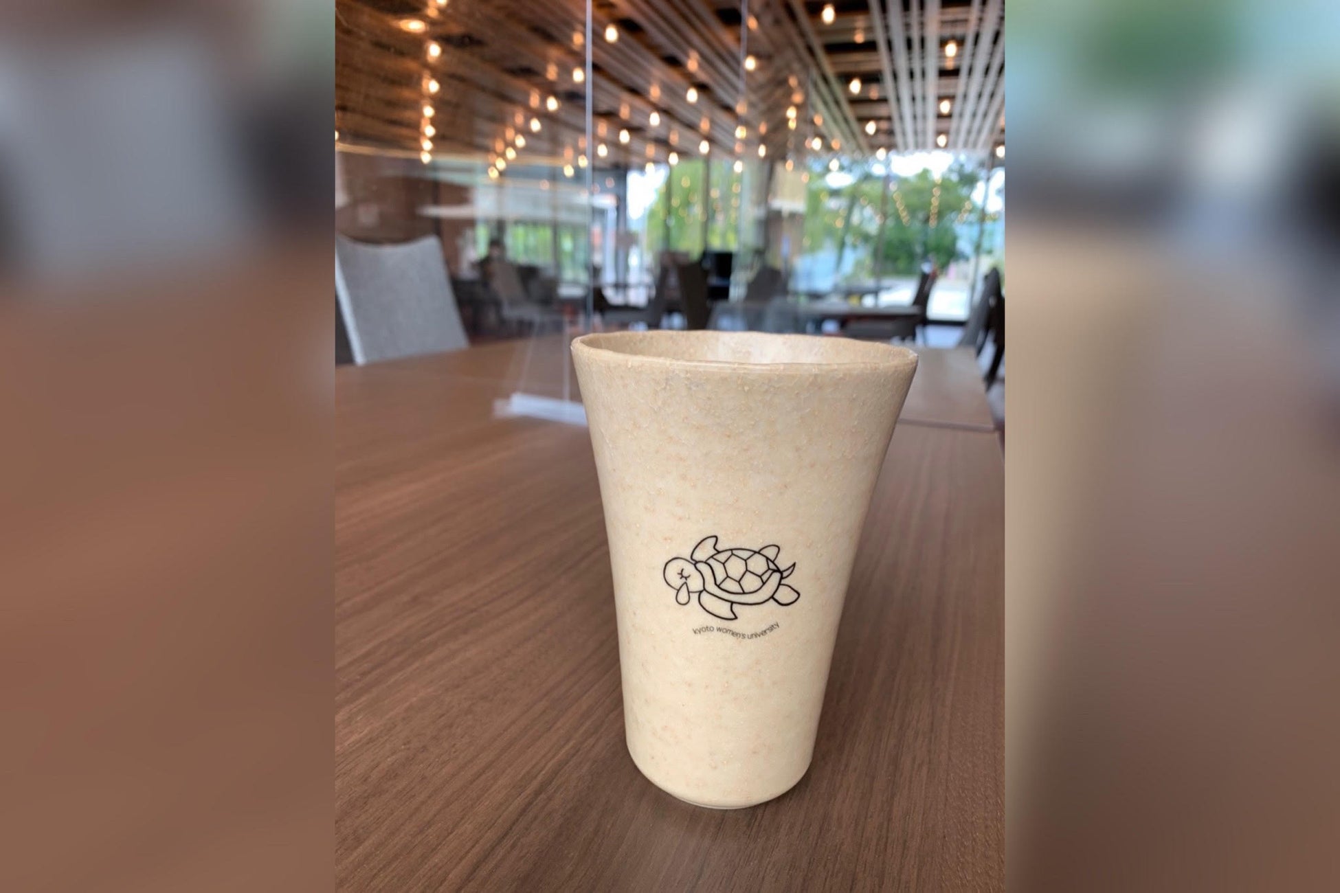 カップとカフェテリア