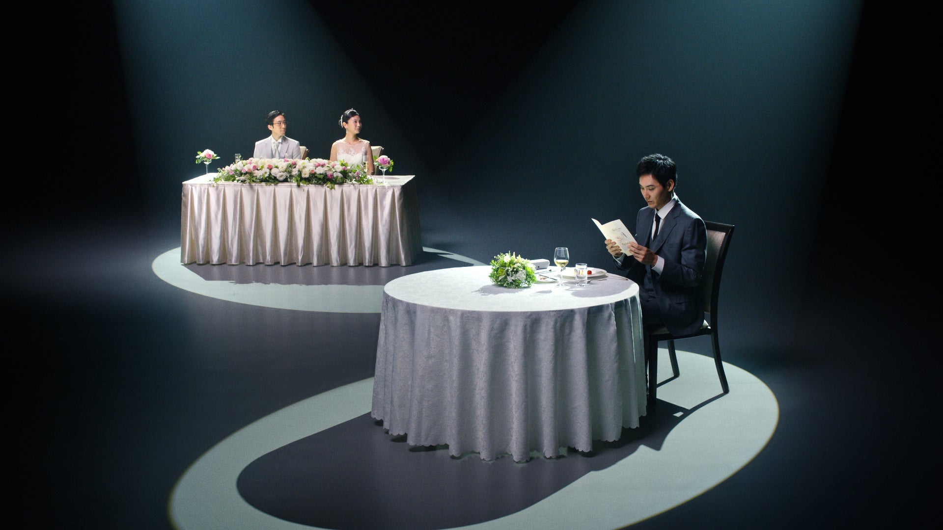 手元のプロフィールが読めない・・・_「結婚式」篇