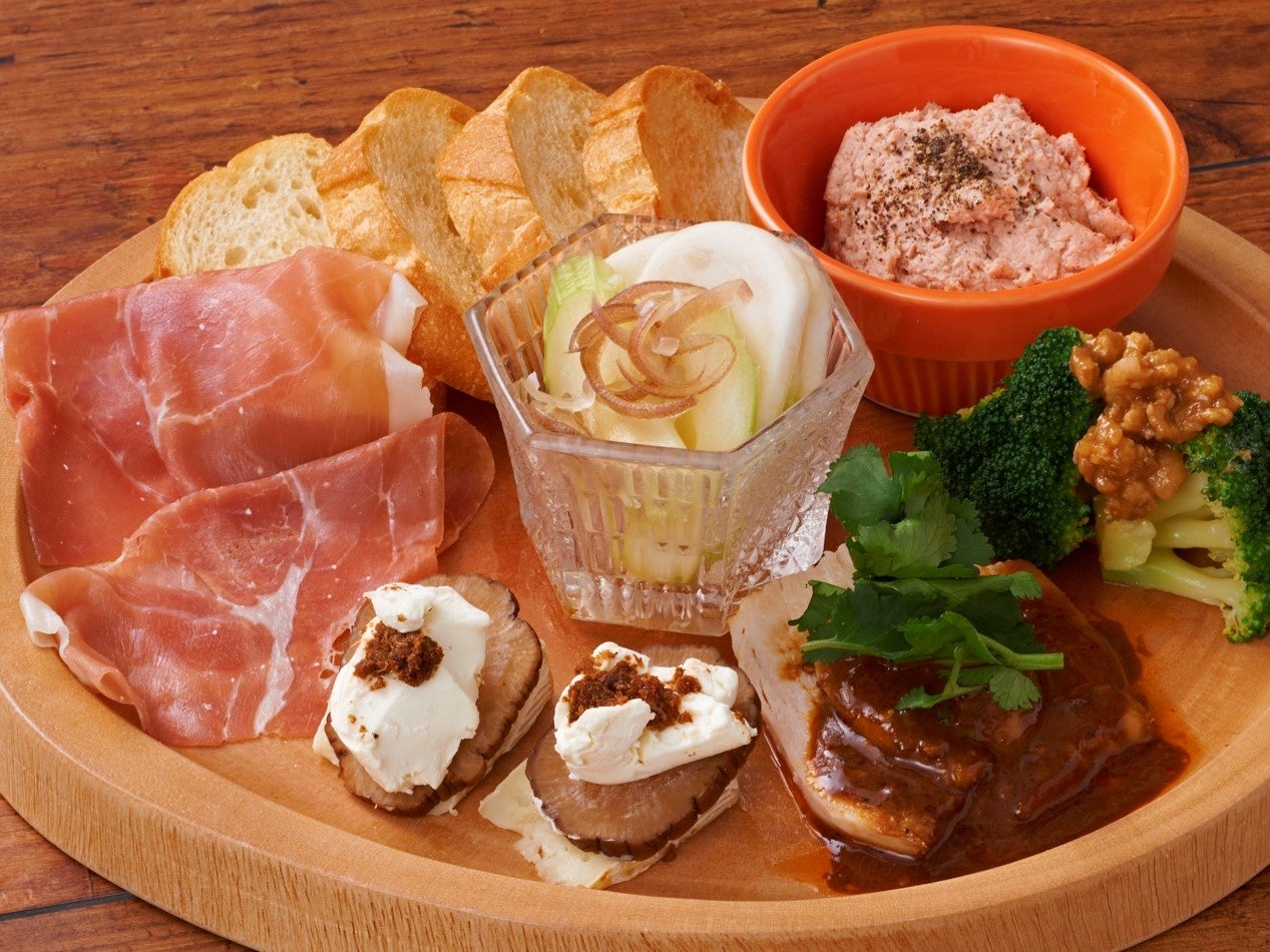 「鳥勘助」ならではの和素材をつかったバルメニューに加え、ビールにあわせたお料理も新たに提供いたします。