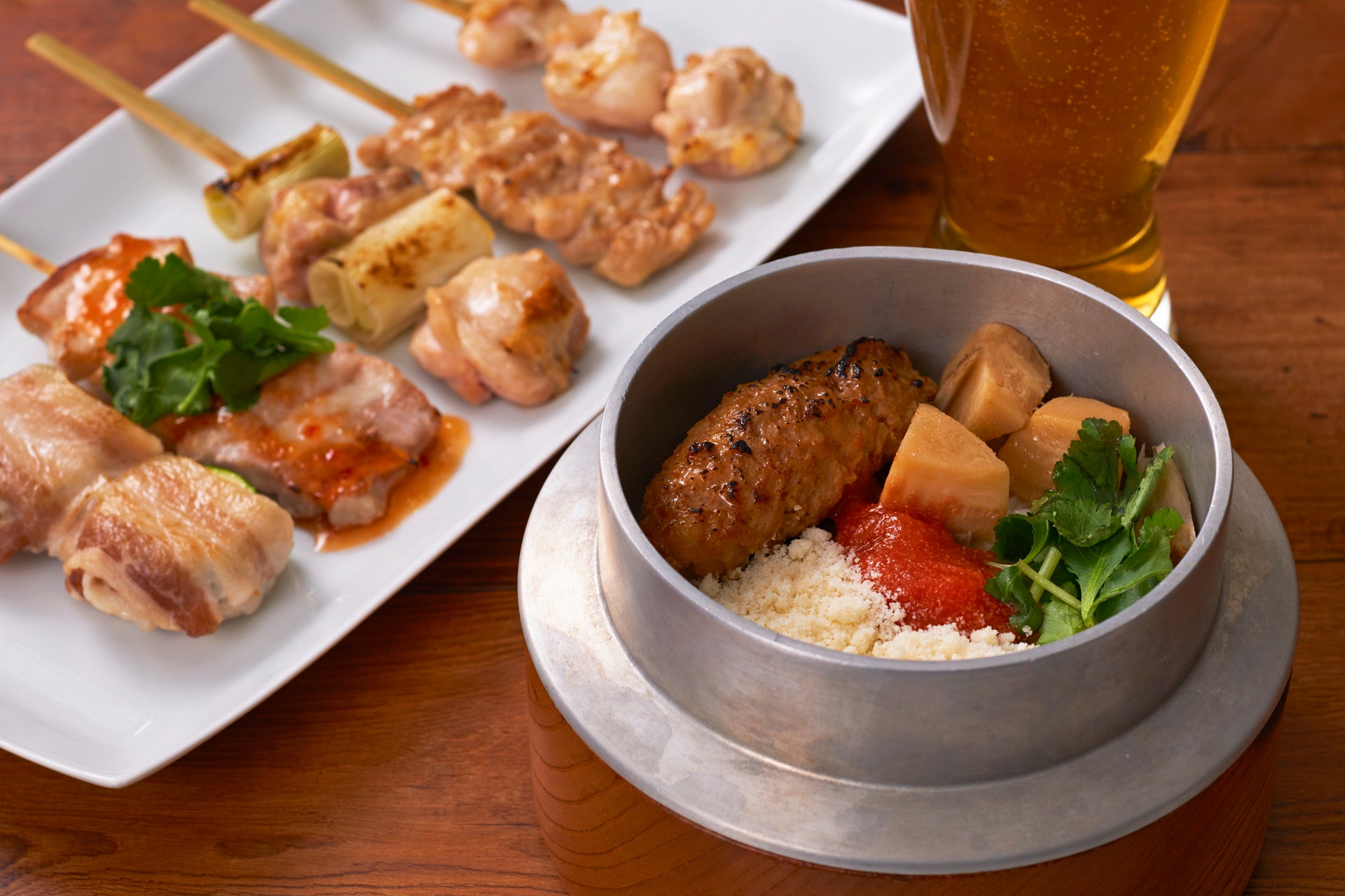 ランチタイムは人気の羽釜飯を！昼飲みにも最適です。