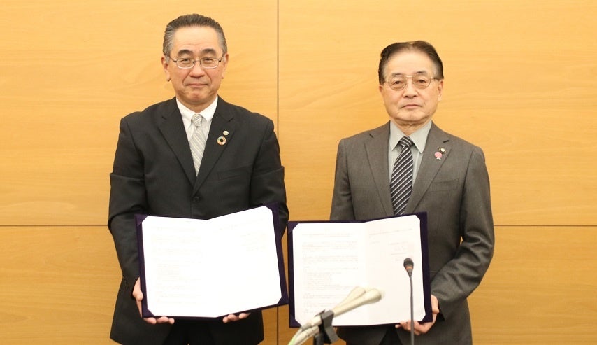 左から、東急株式会社　堀江正博常務執行役員、町田市長　石阪丈一