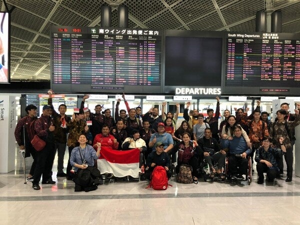 昨年来日した際の成田空港での記念写真