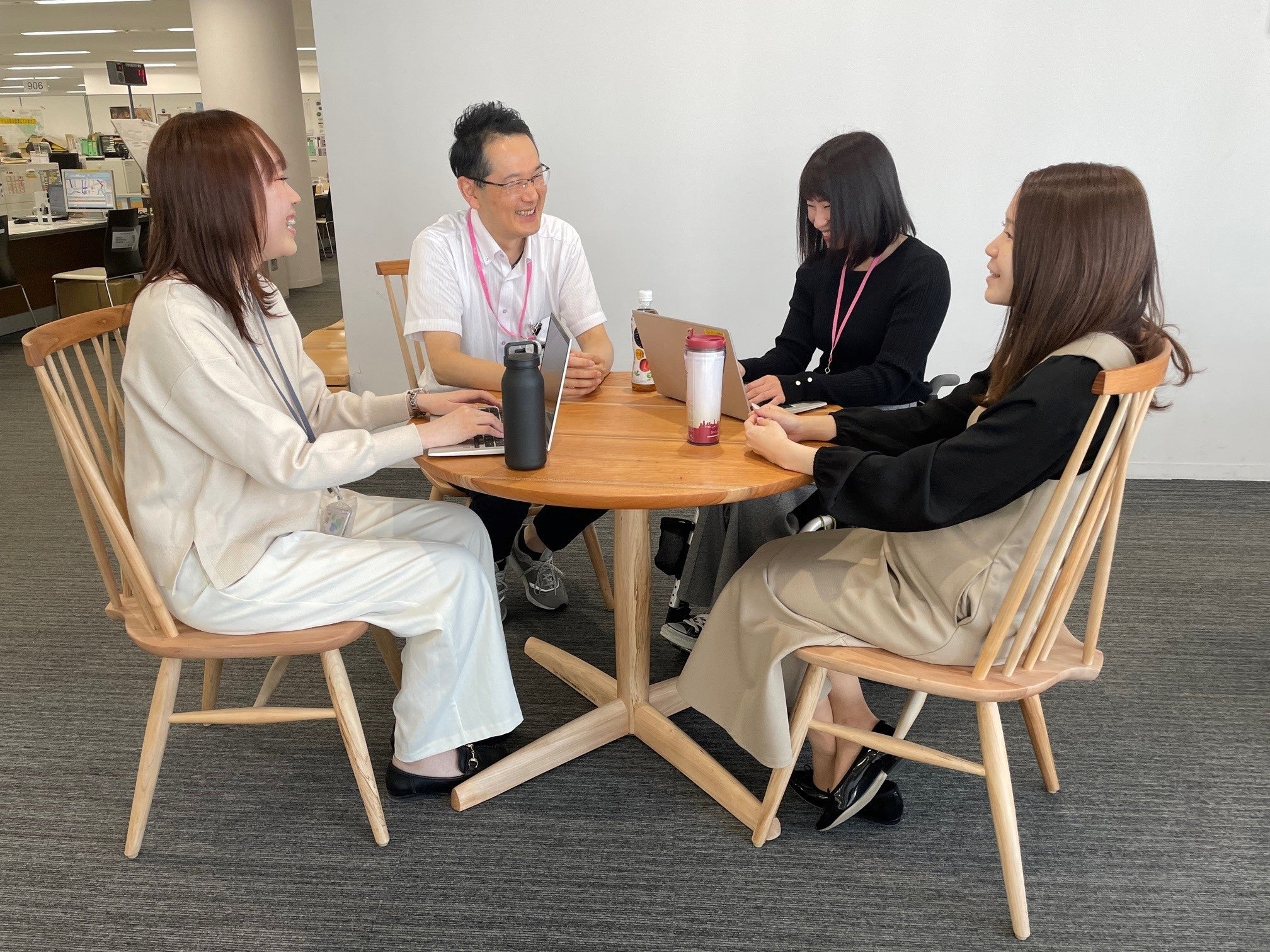 発生材を利活用したテーブル・イス