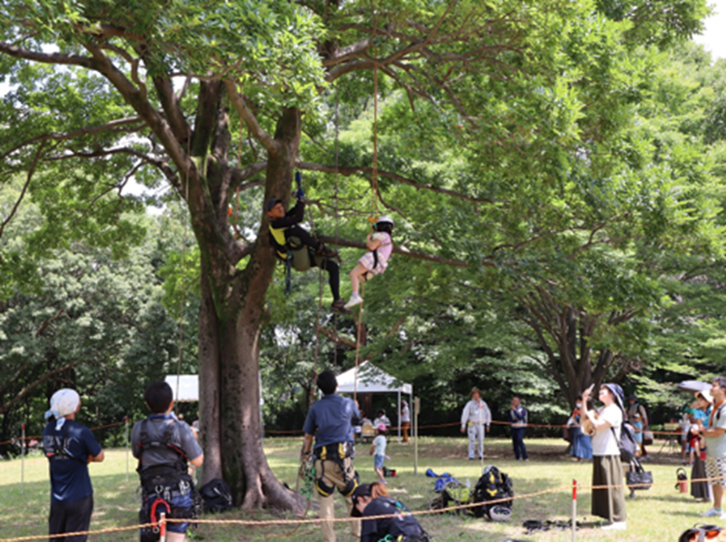 過去の「ずしまちいち」ロープクライミングの様子