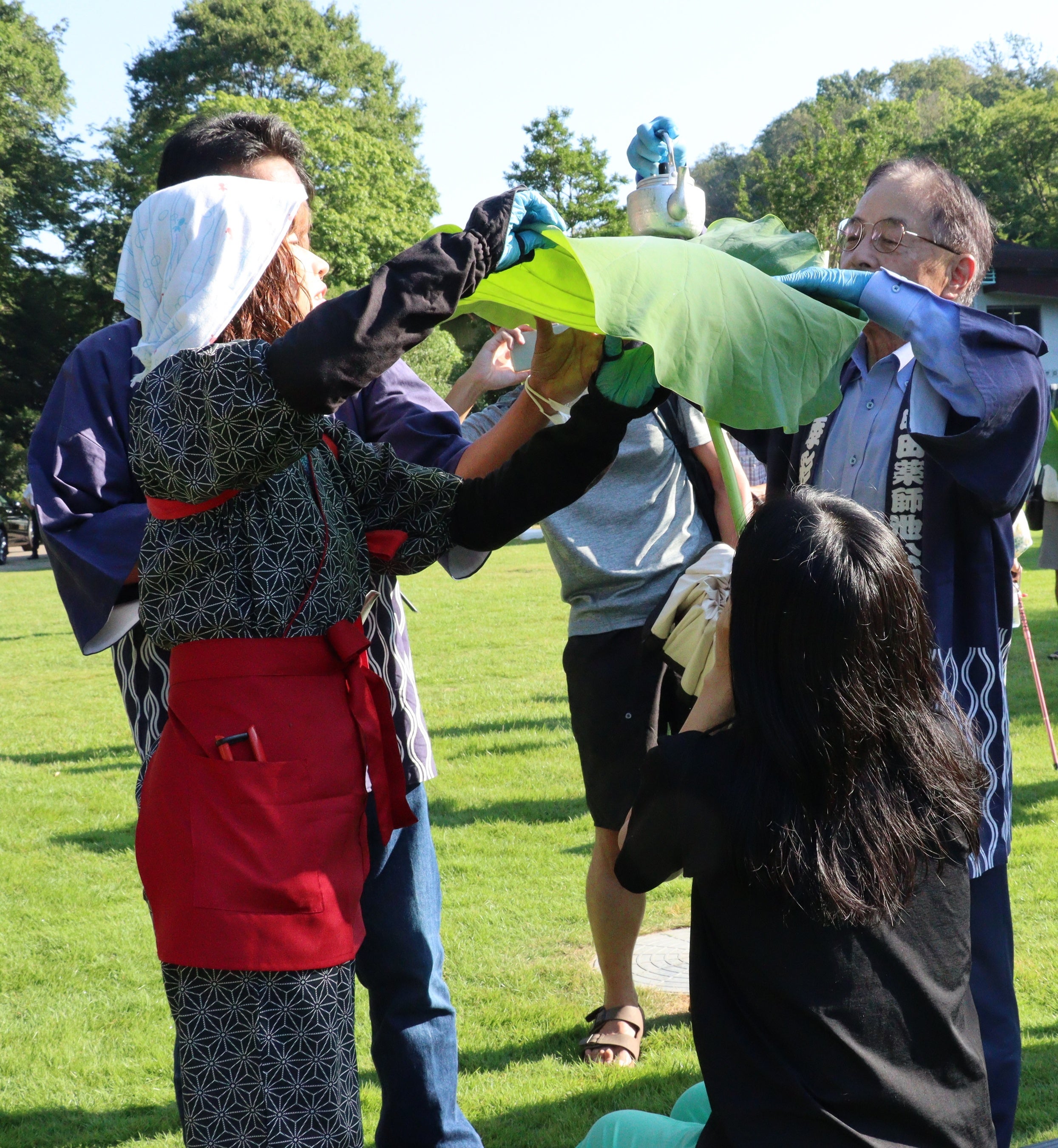 荷葉酒・荷葉茶のおもてなしの様子