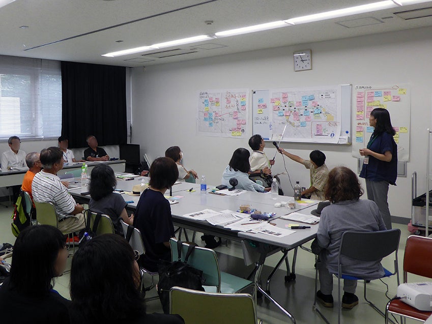 まち歩き点検時のワークショップの様子