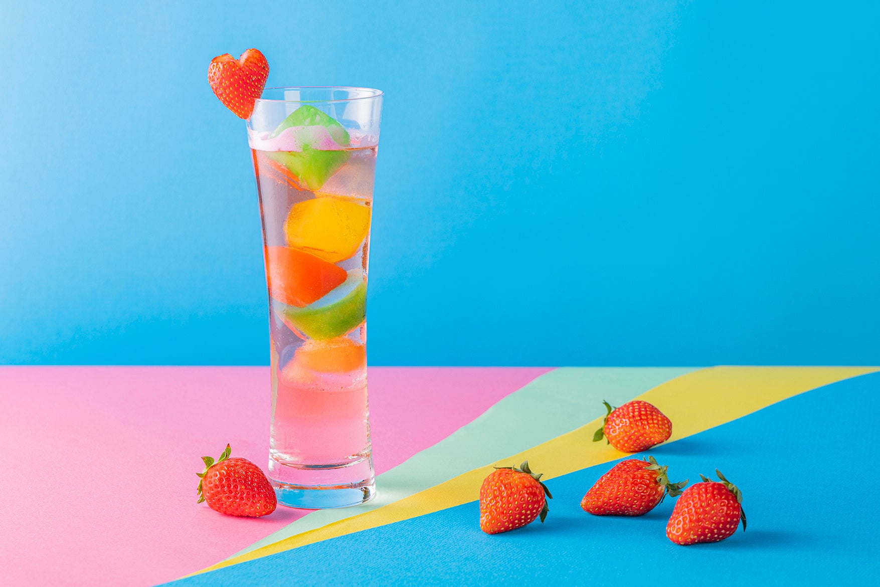 プルマン東京田町 プライド月間限定 レインボーカクテル