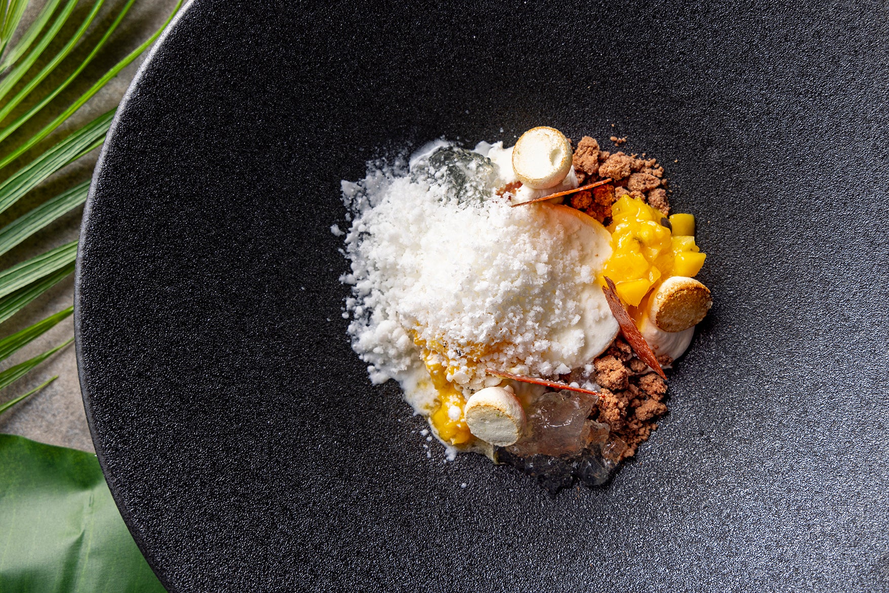 トロピカルフルーツとヨーグルトのデグリネゾン　 乳清ベルガモットジュレ ライムメレンゲ ヨーグルトパルフェ