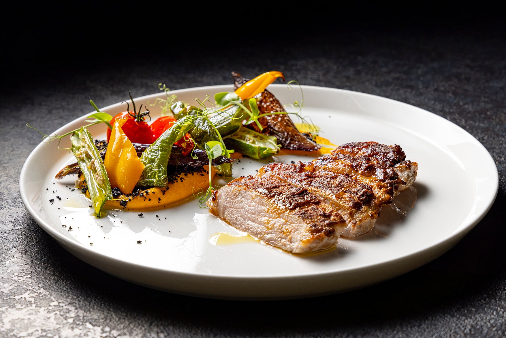 山形豚ロインのグリル 島根県産お任せ野菜のロースト イカ墨クランブル