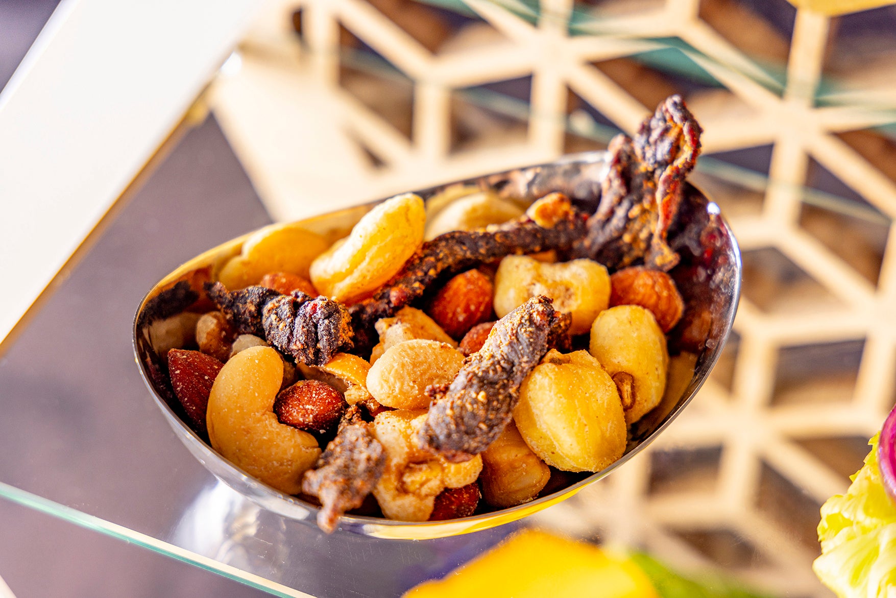 ラムジャーキーとミックスナッツ