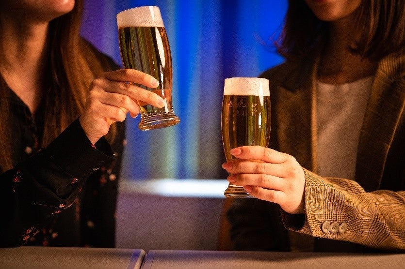 ラウンジで乾杯