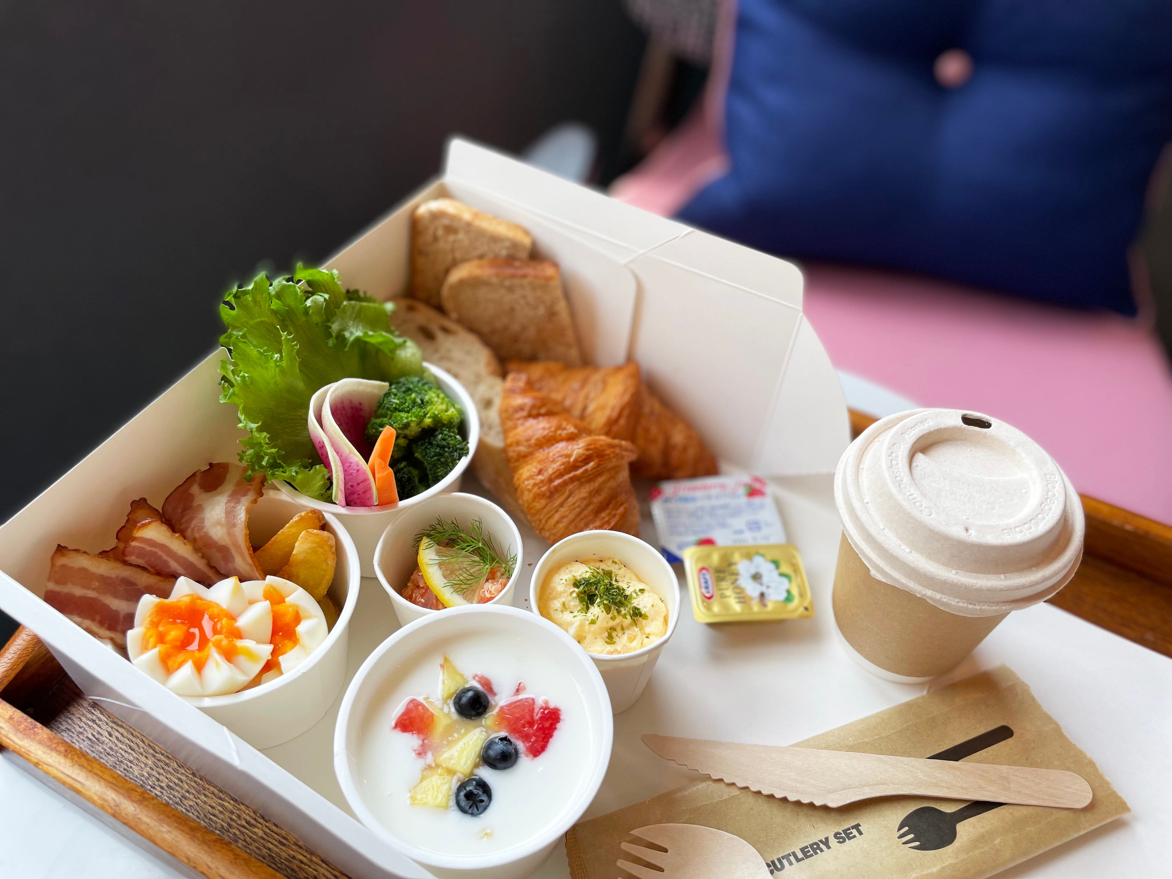 バラエティ豊かな朝食メニューをBOXに詰めて