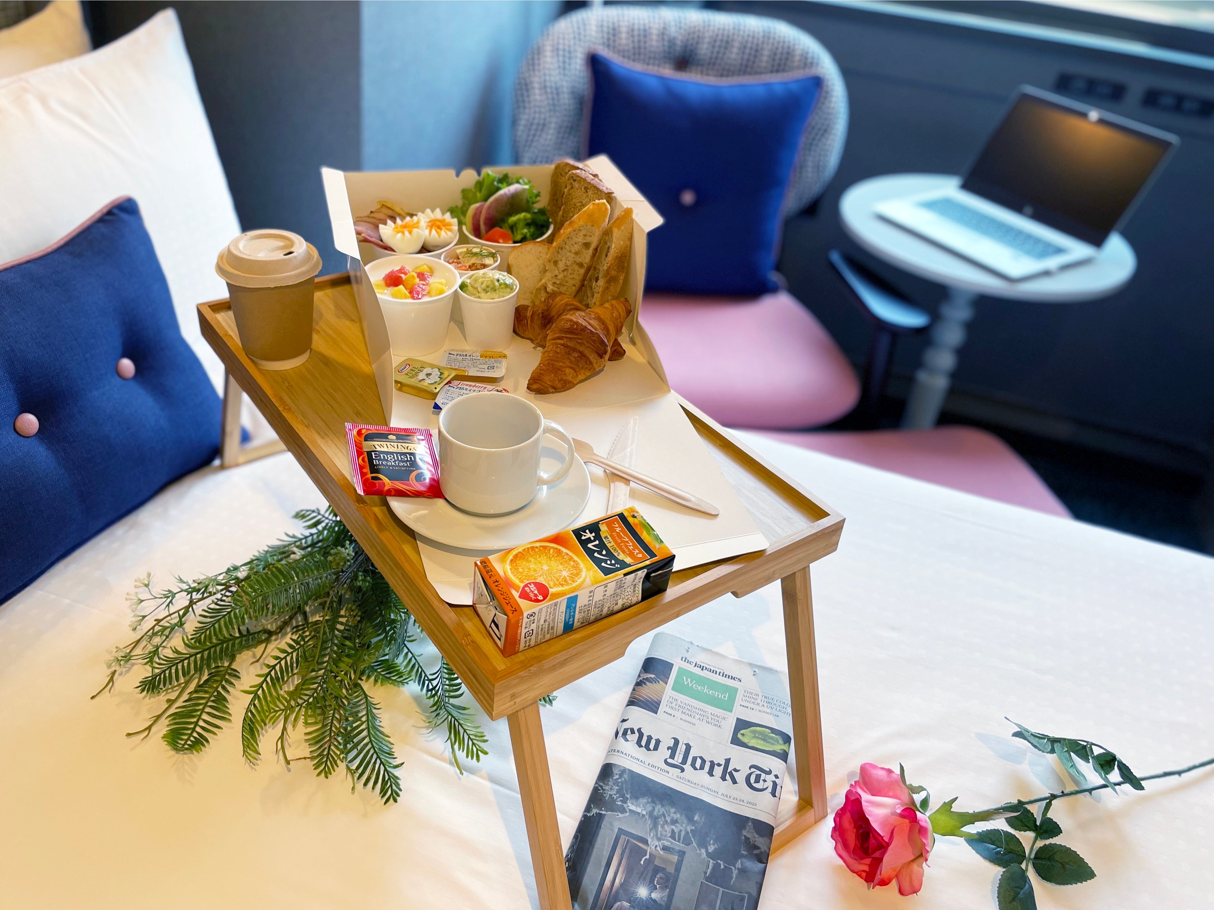 ベッドトレーでお届けする朝食BOX
