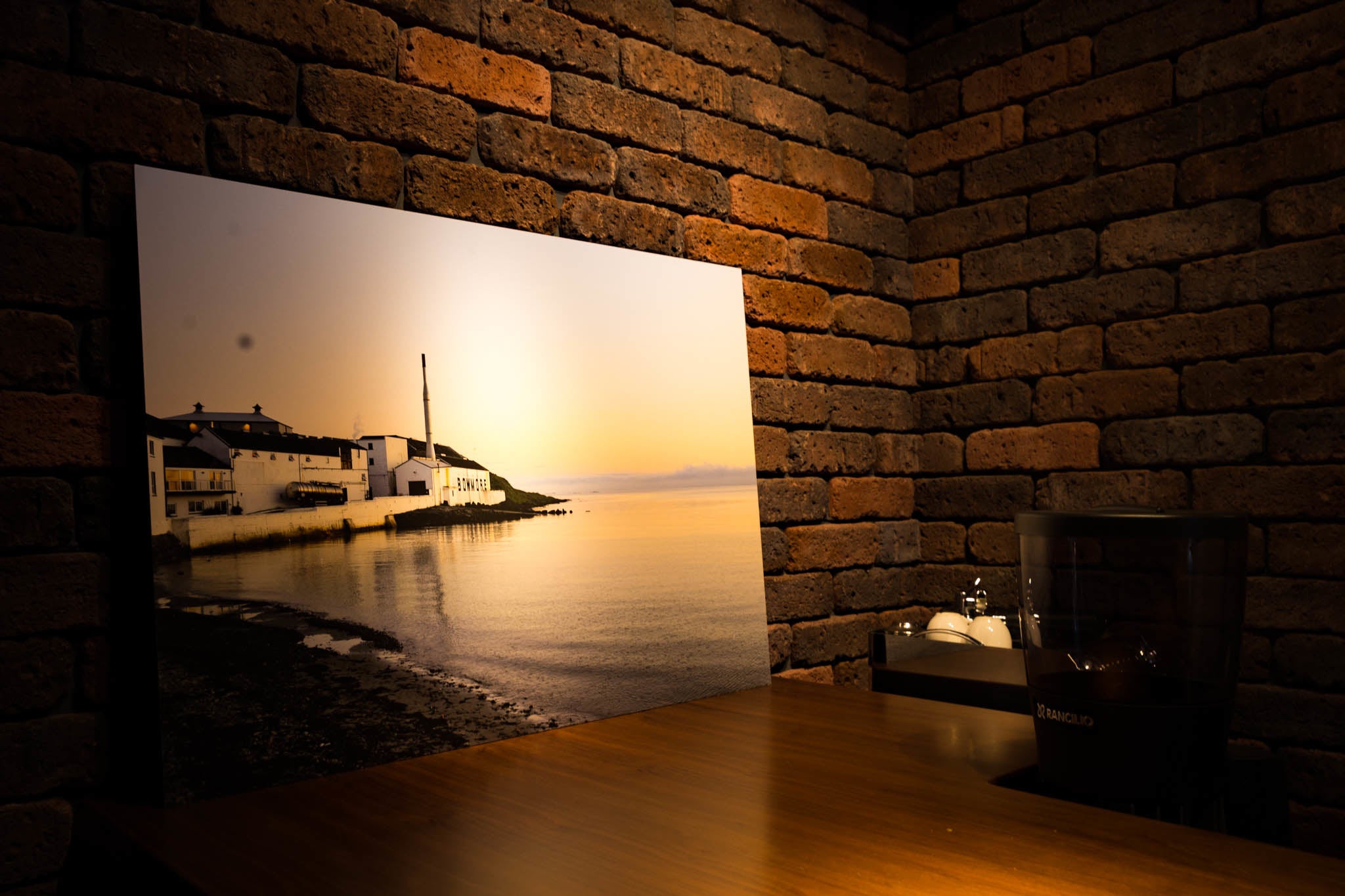 オーナーがスコットランドで 買い付けてきたアイラモルトが多数揃う