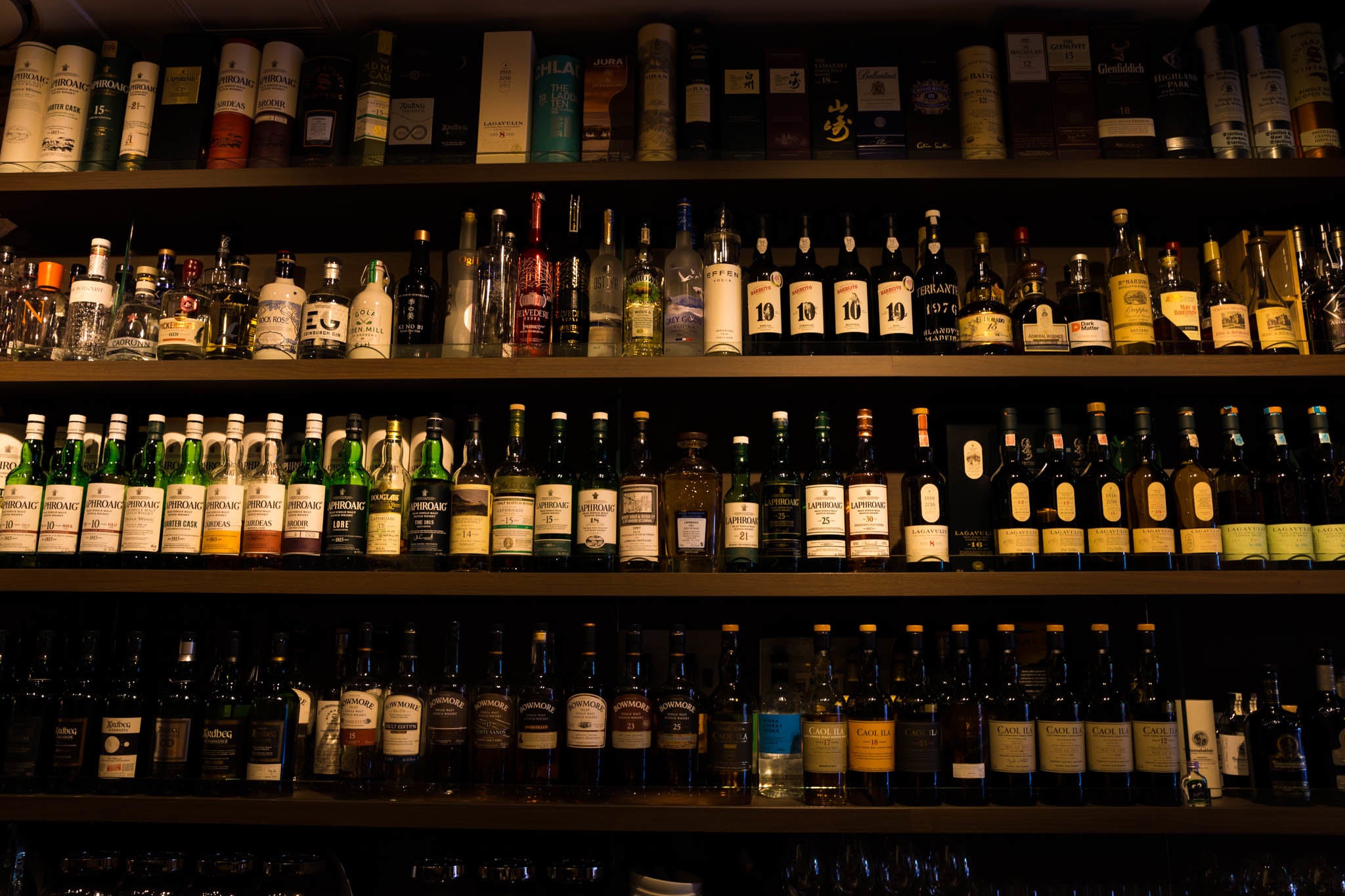 バーアイラ島銀座店内