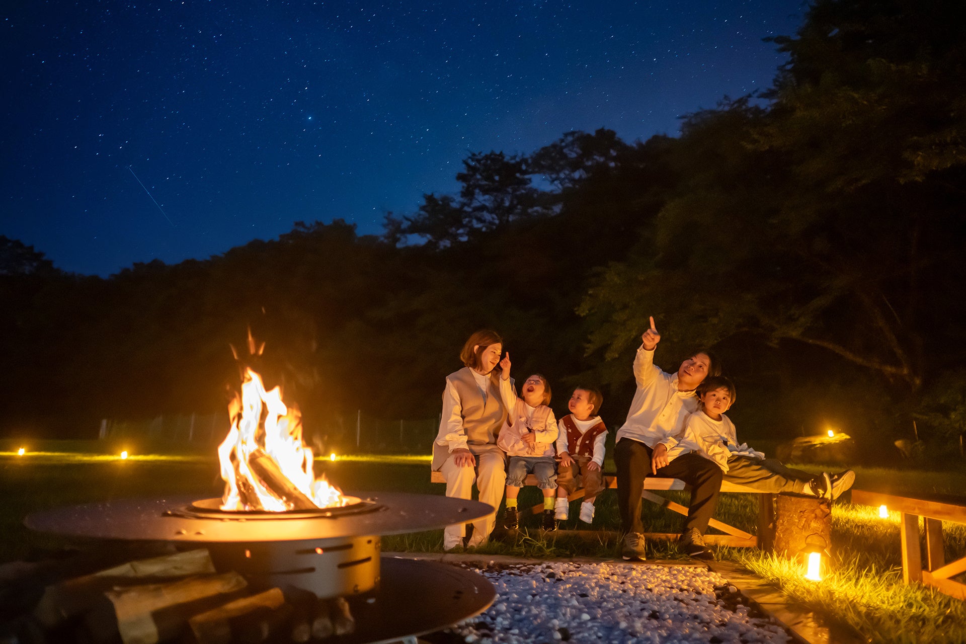 焚き火と満天の星。新設ファイヤーピットを囲み、紅葉が進む高原リゾートを心ゆくまで味わい尽くす。秋限定「梨風呂」も登場【メルキュール宮城蔵王リゾート&スパ】