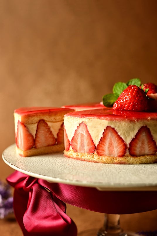 【ノボテル沖縄那覇】どこをカットしても苺がごろっと!たっぷり苺と濃厚卵で作るノボテル沖縄那覇の母の日限定ケーキ受付中! 【ノボテル沖縄那覇】どこをカットしても苺がごろっと!たっぷり苺と濃厚卵で作るノボテル沖縄那覇の母の日限定ケーキ受付中!