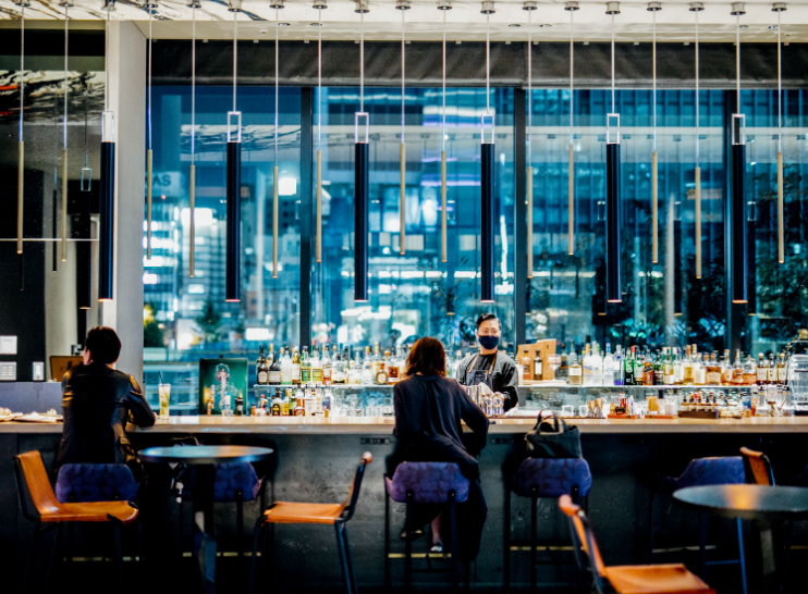 ▲開放感のあるバーエリア