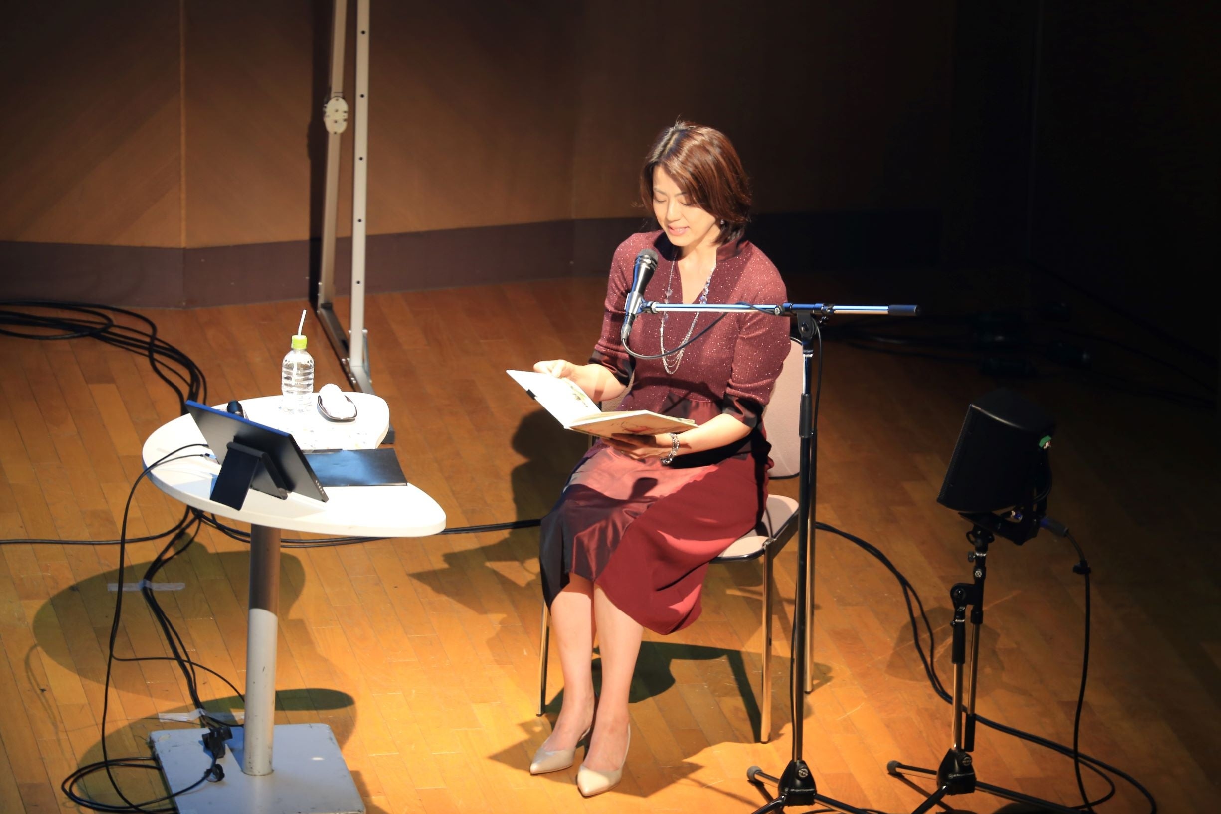 大阪出身の進藤晶子さんは地元が舞台の絵本で大阪弁を披露。面白おかしい話と馴染みある言葉に会場との距離が縮まります。