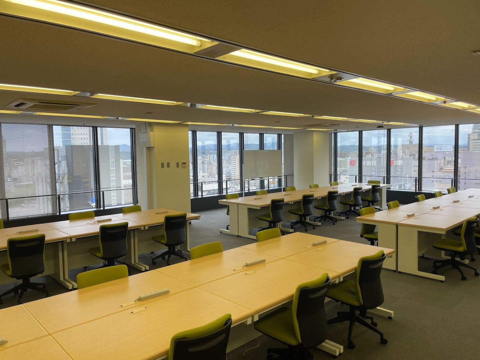 △オフィス内観