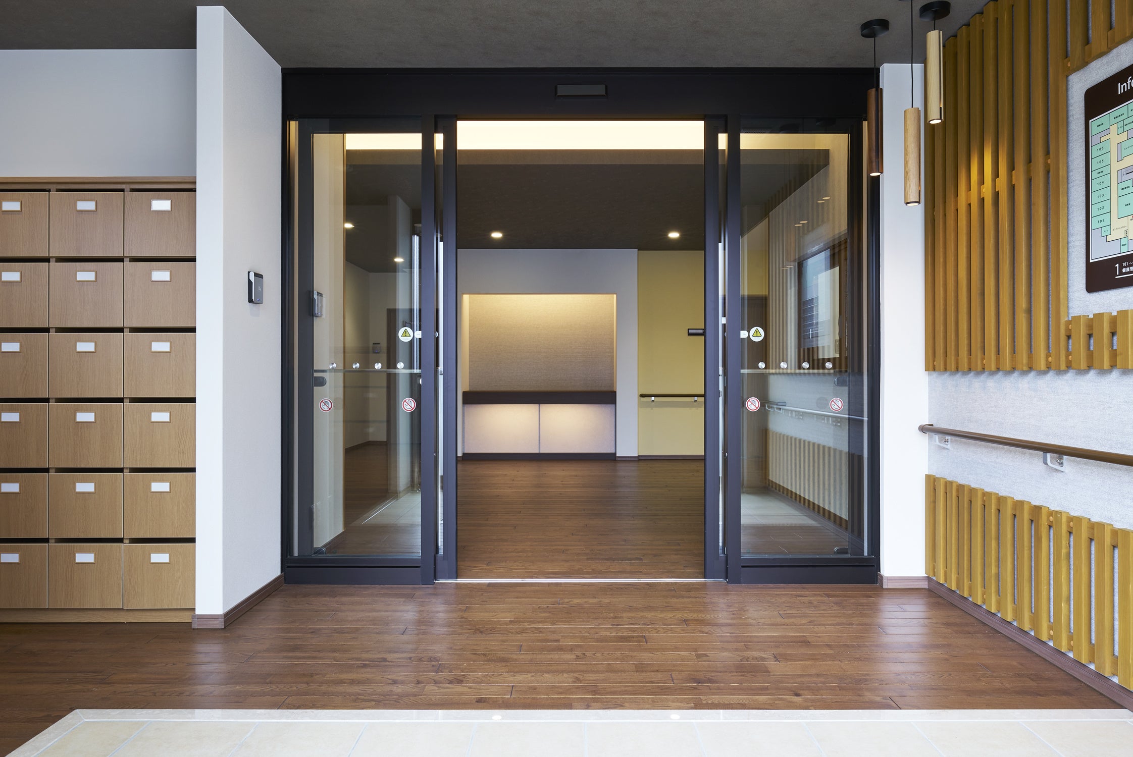 無垢床の1階エントランス