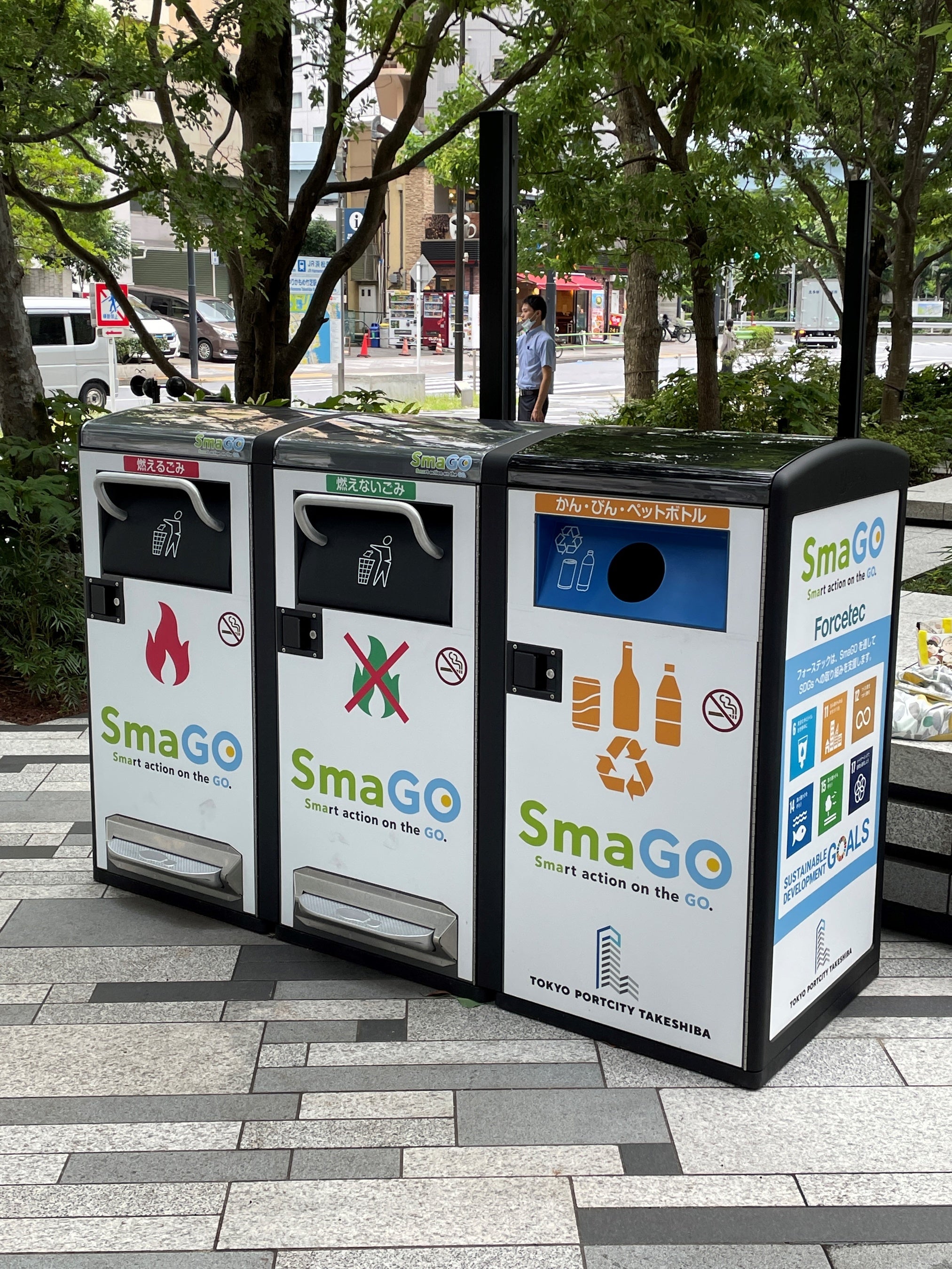 IoTごみ箱：ソフトバンク株式会社 竹芝本社ビル前