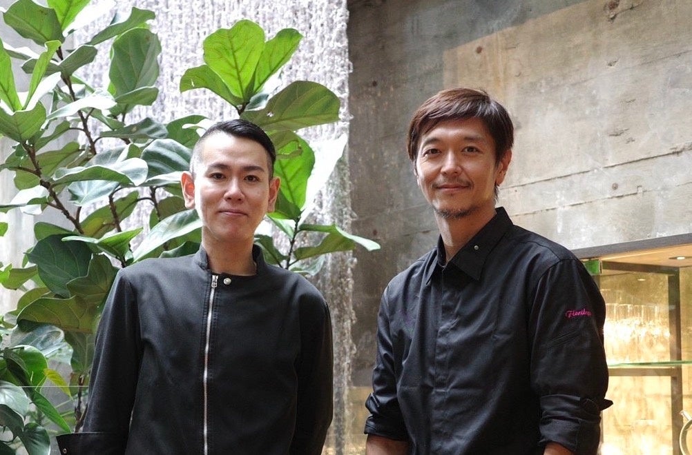 ⽚⼭ひろ（左）＆ 川⼿寛康（右）