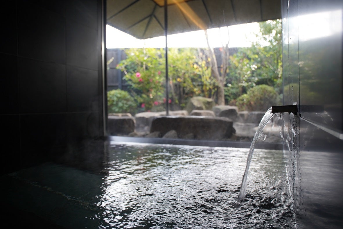 土棟(定員4名様)、竹棟(定員2名様)それぞれ1棟貸し、露天風呂、庭付き