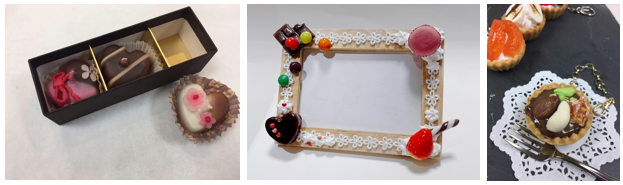 （左より）アロマキャンドル、食品サンプル雑貨、食品サンプルキーホルダー