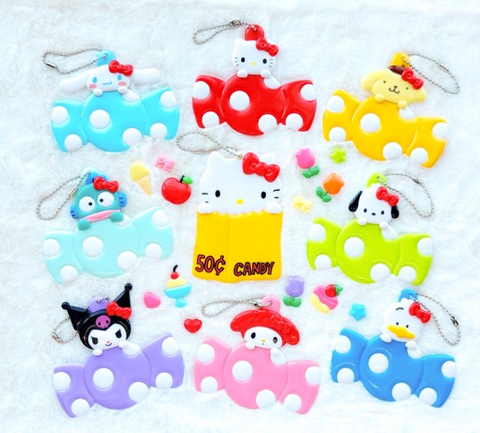 <杜の街グレース「こっちもKawaiiハローキティ」にて限定販売>「Hello Kitty展」デザインのおなまえホルダーを一挙公開 <杜の街グレース「こっちもKawaiiハローキティ」にて限定販売>「Hello Kitty展」デザインのおなまえホルダーを一挙公開