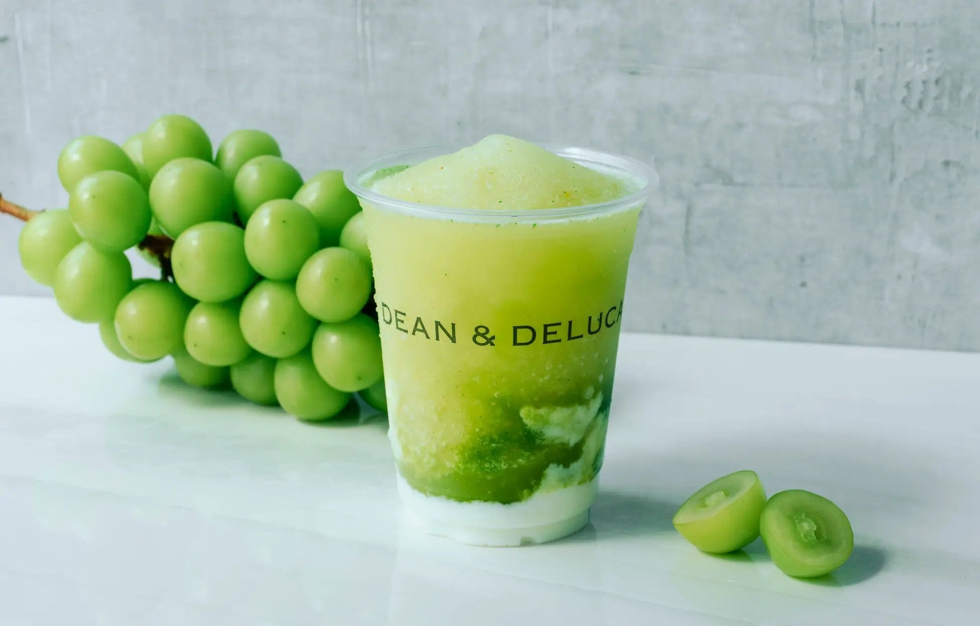 【DEAN & DELUCA 岡山】＜生の果実を使用したシャインマスカットがシーズナルドリンクに初登場＞果実の気品を味わう「シャインマスカットとエルダーフラワーのフラッペ」7月23日（木）より限定販売