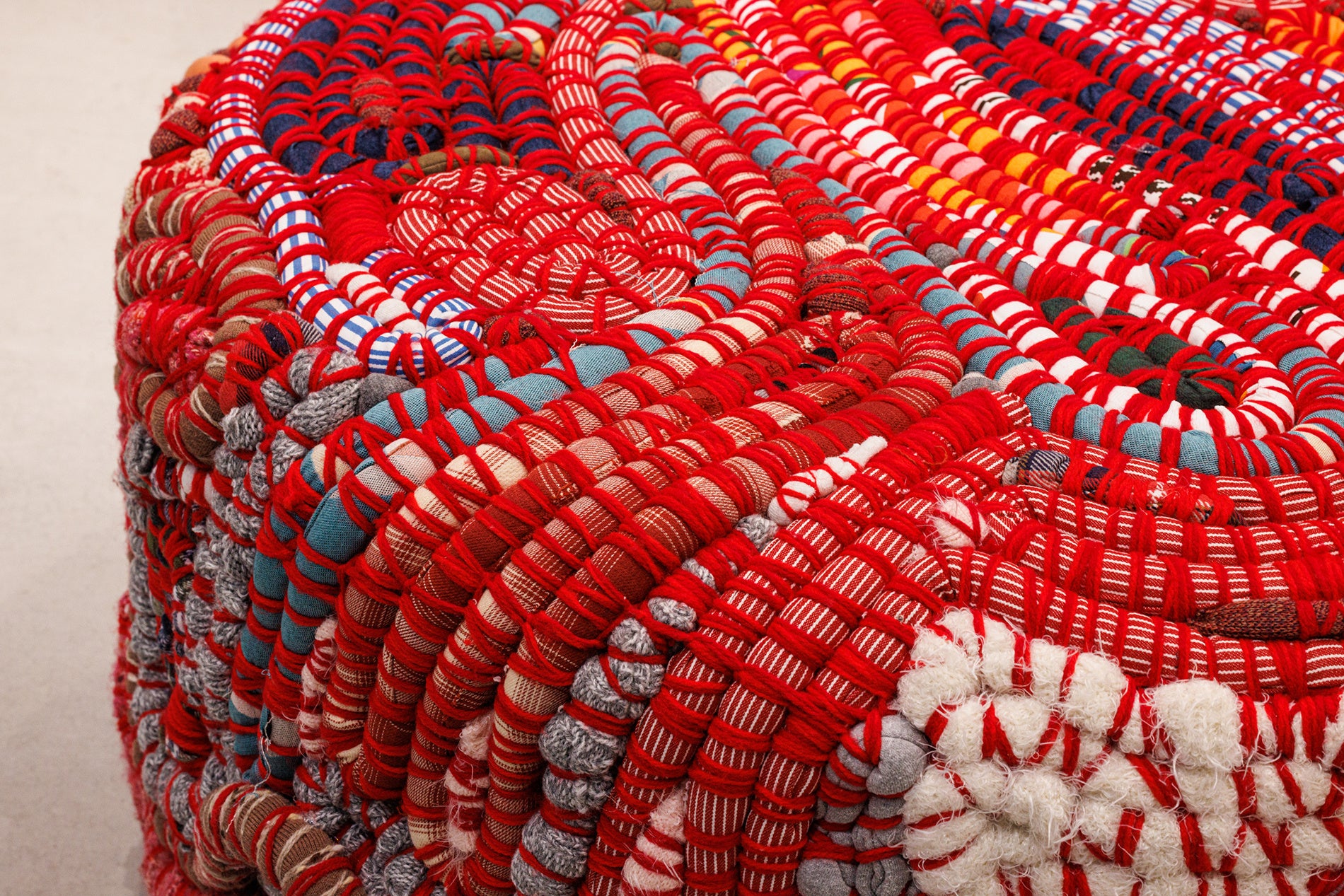 古布をアップサイクルしたチェア