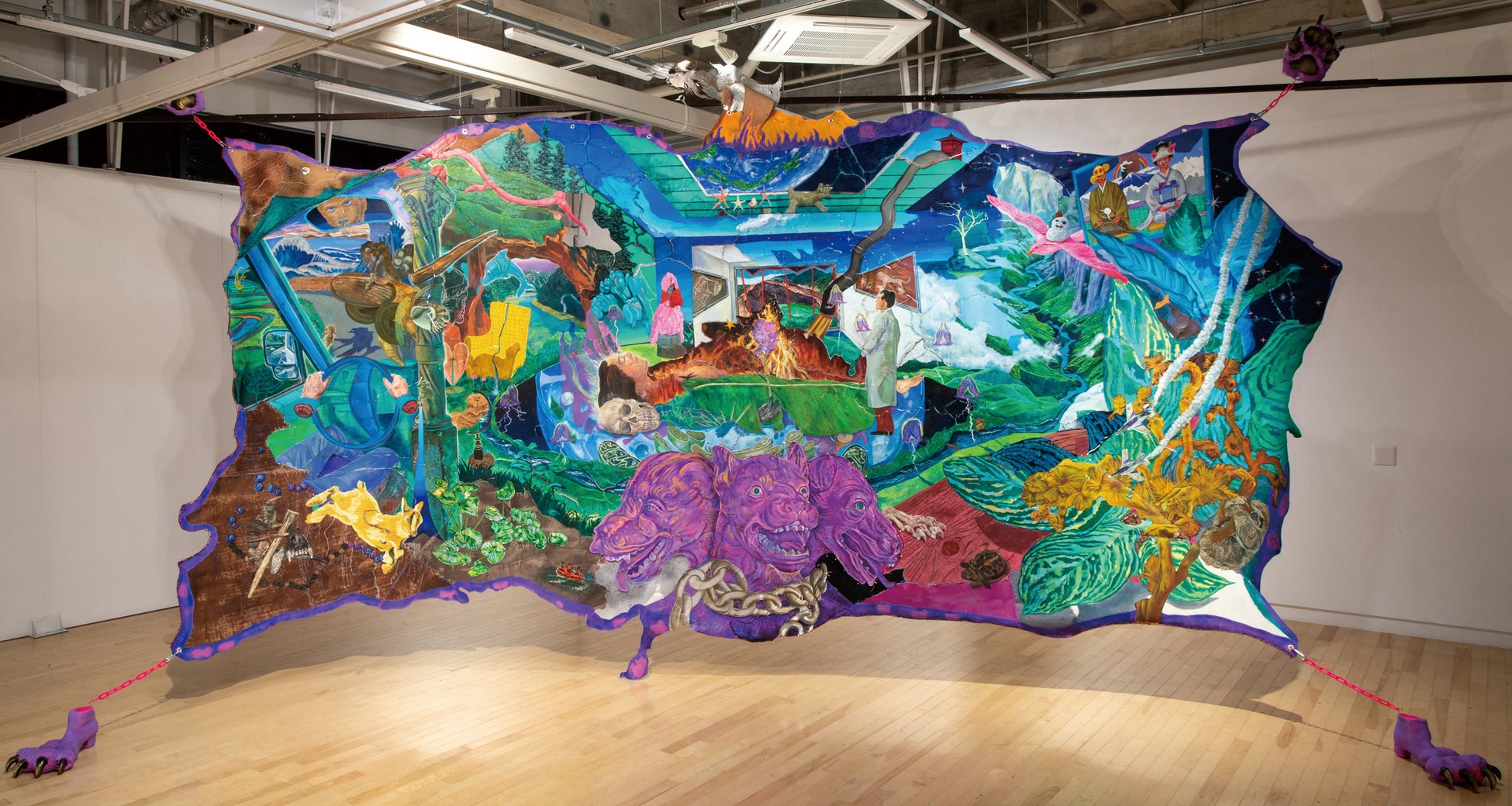 青山 夢 『Spirit of hope | 地球の開』 革、アクリル、油彩、糸 320.0×750.0cm 2022年