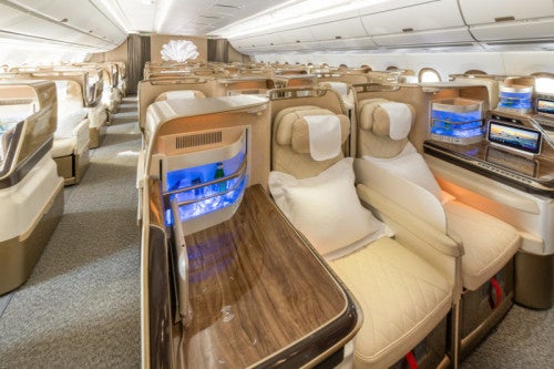 エミレーツ航空が初のA350型機を正式公開 | エミレーツ航空の