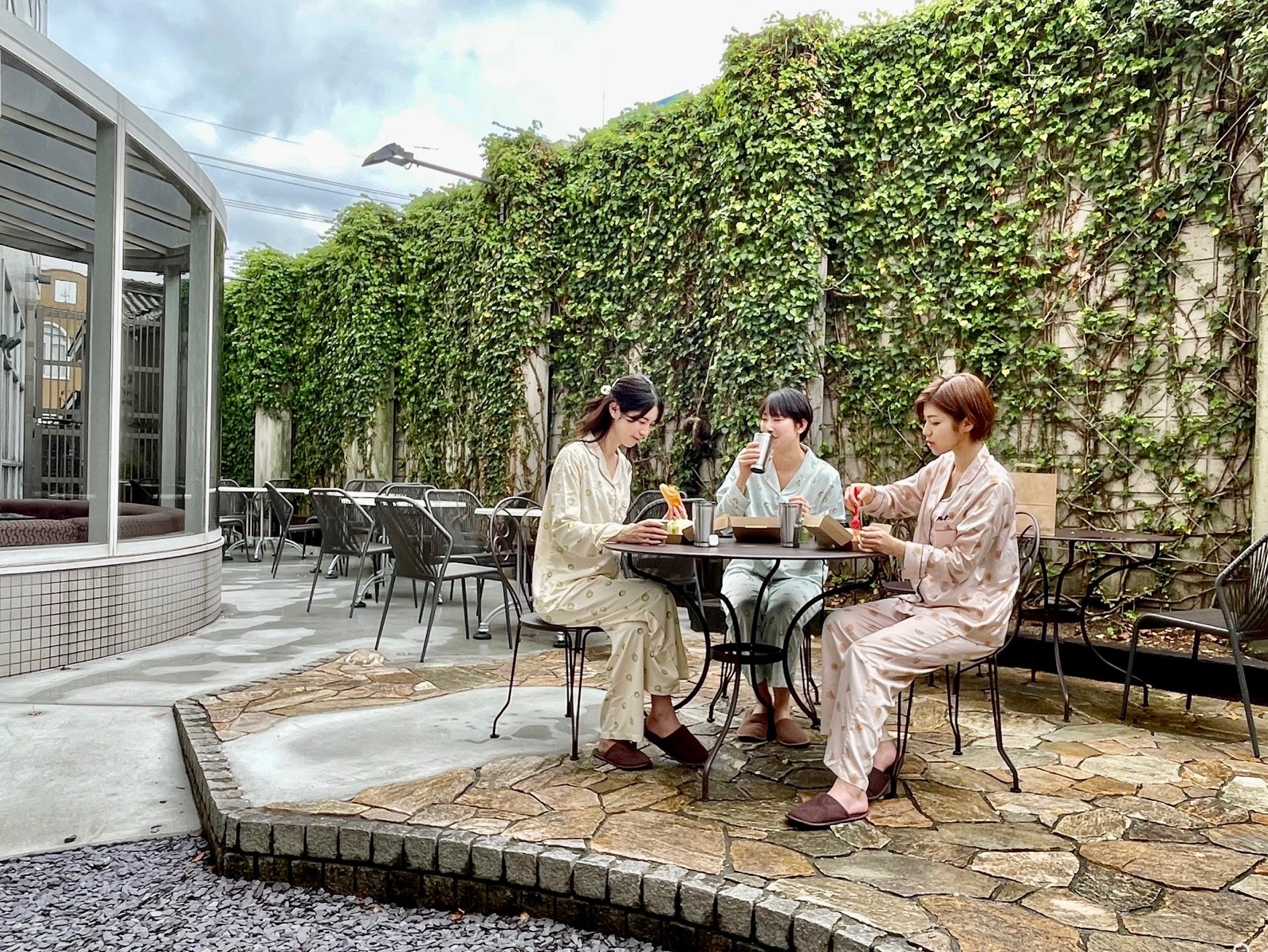 ガーデンテラスでの朝食イメージ