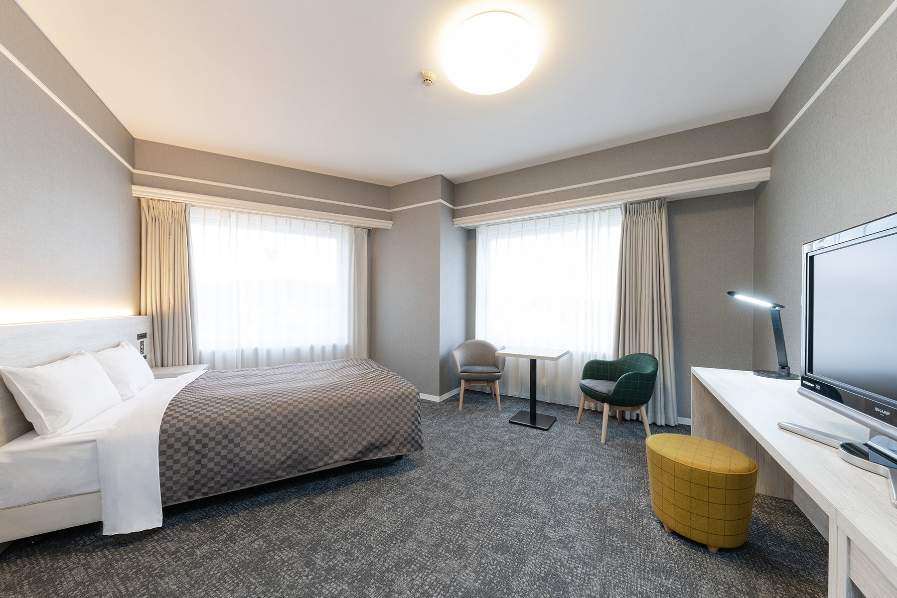 スーペリアダブル 24㎡、ベッド幅140㎝、バス・トイレ付き 