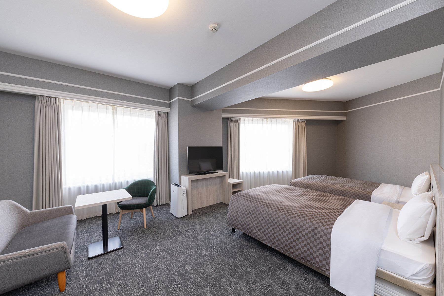 デラックスツイン 38㎡、ベッド幅120㎝ x2台、バス・トイレ付き